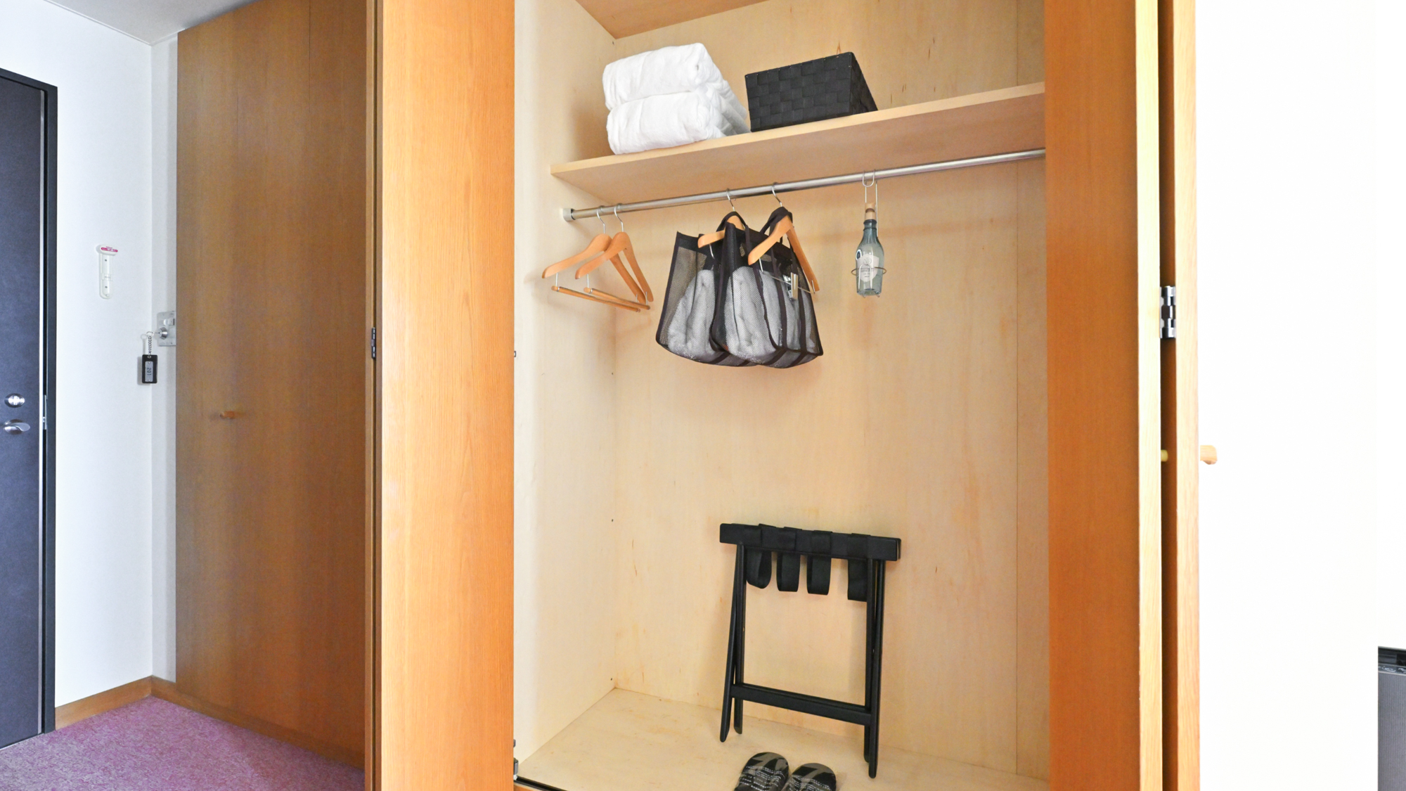 【洋モダン洋室】 37平米