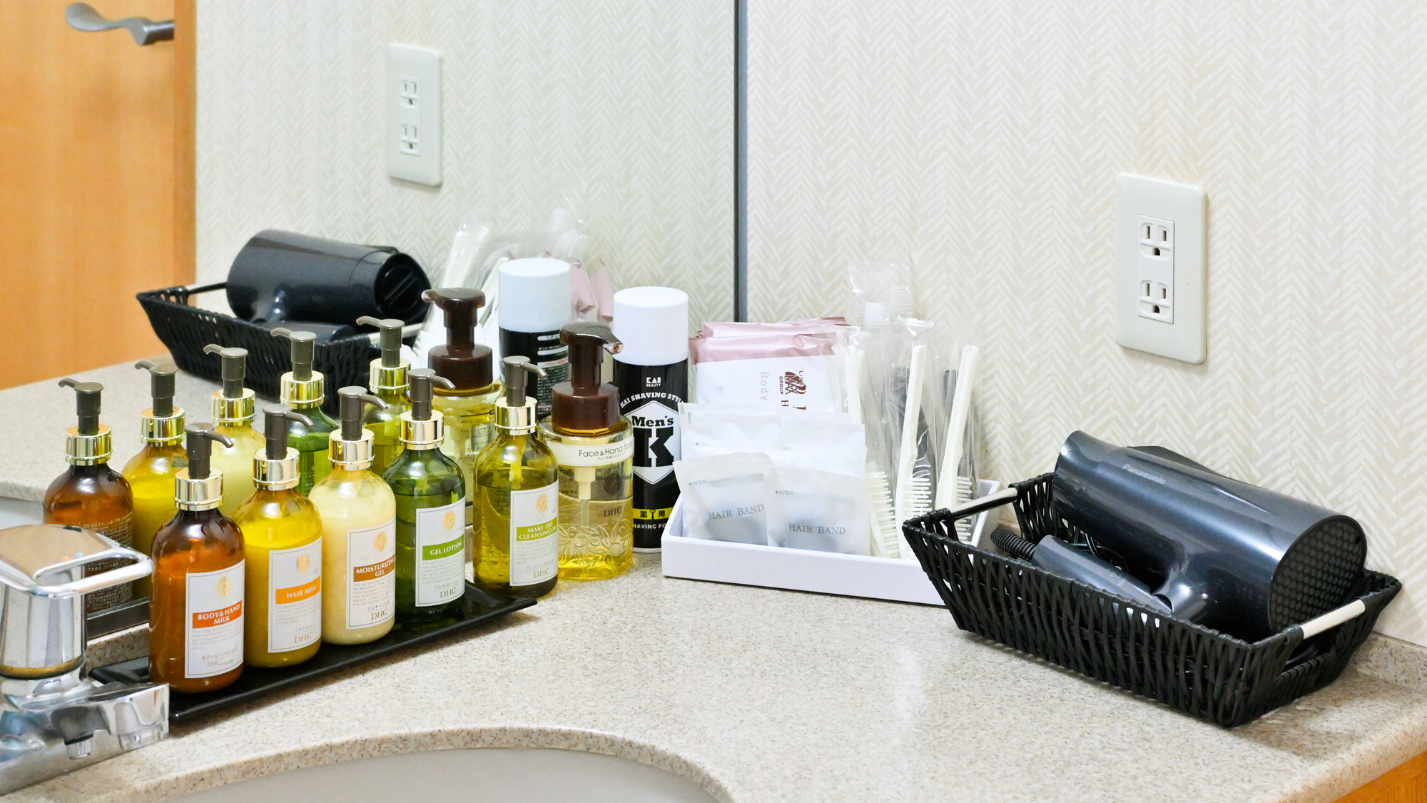 【洋モダン洋室】 37平米