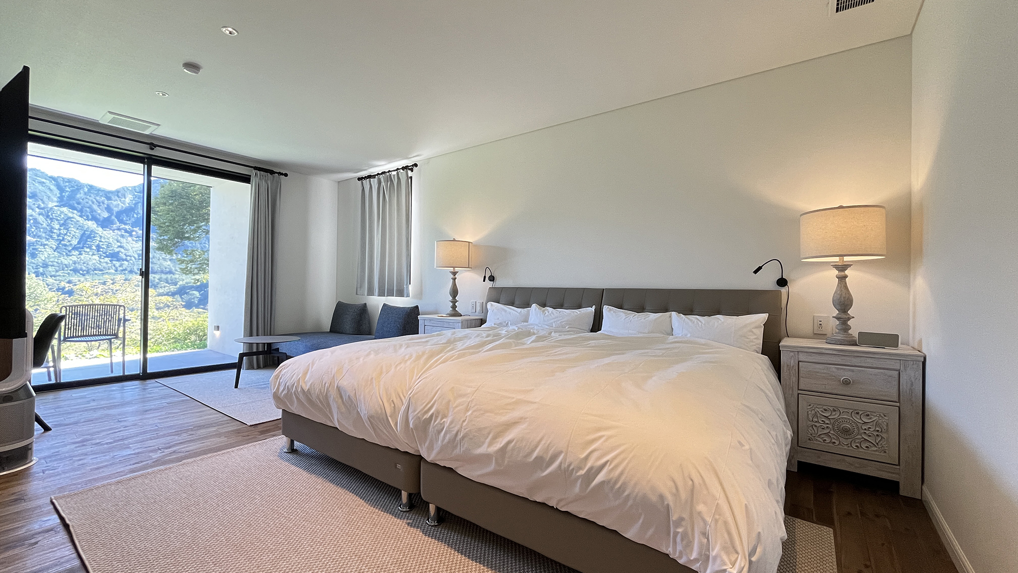 ROOM＜Bear＞ -セミダブルベッド２台（シモンズマットレス）