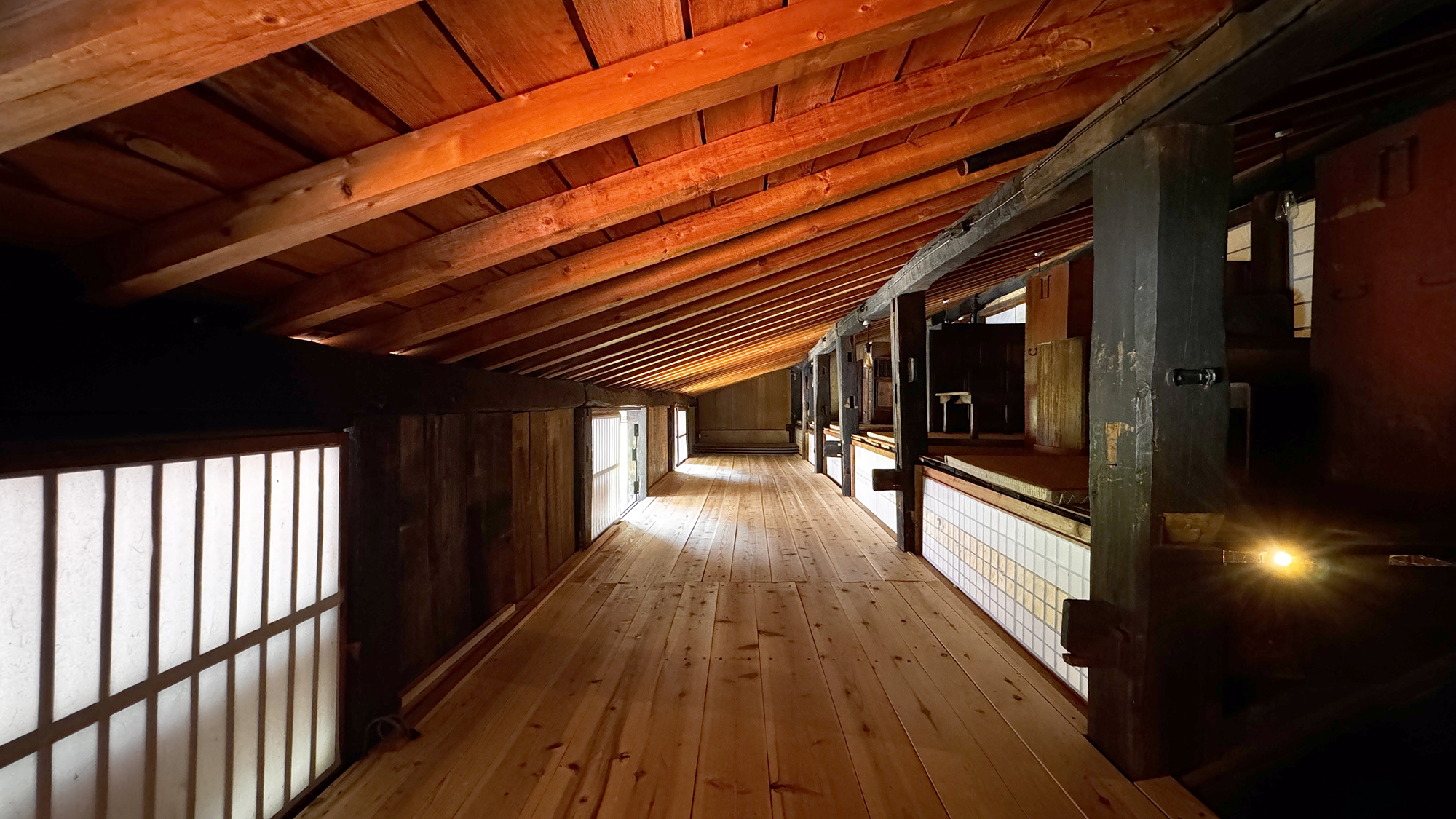 【館内】 二階半個室スペース