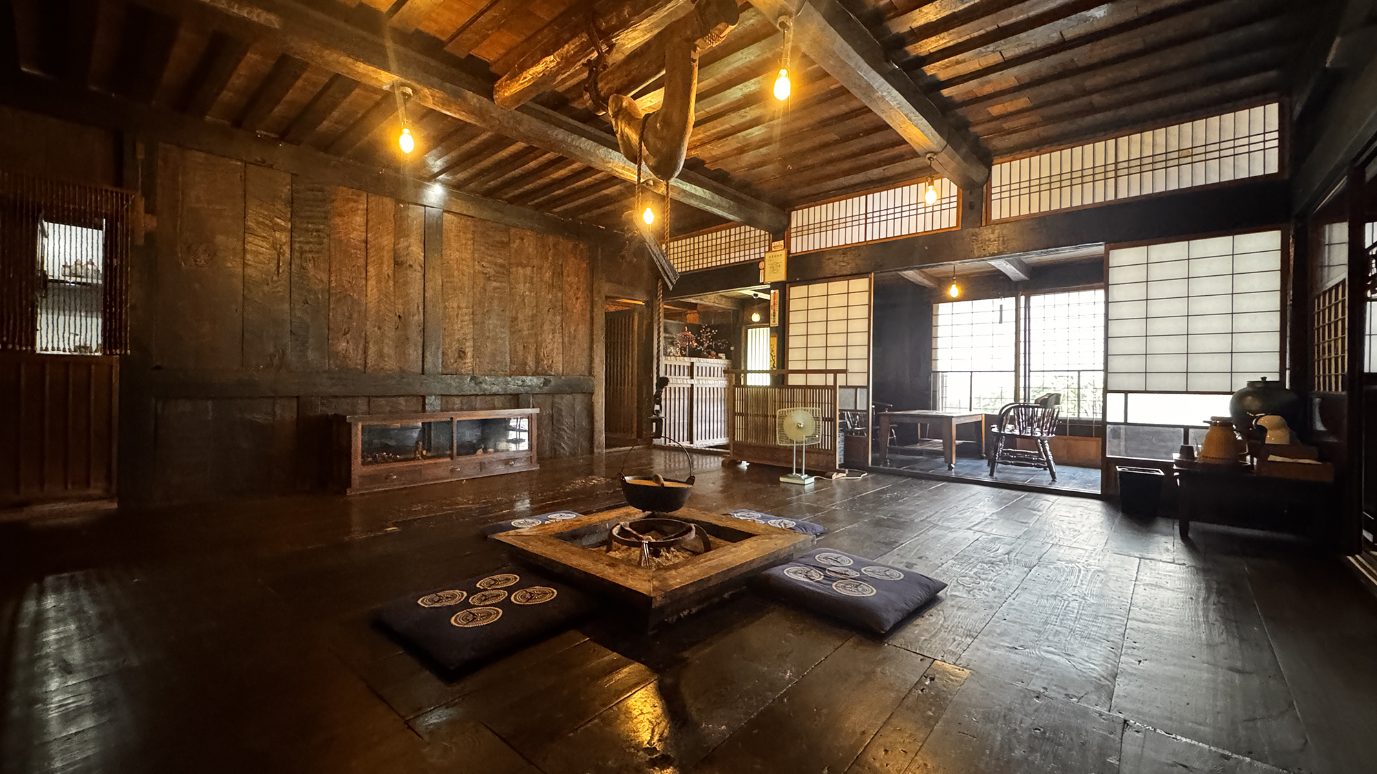 【館内】 囲炉裏部屋