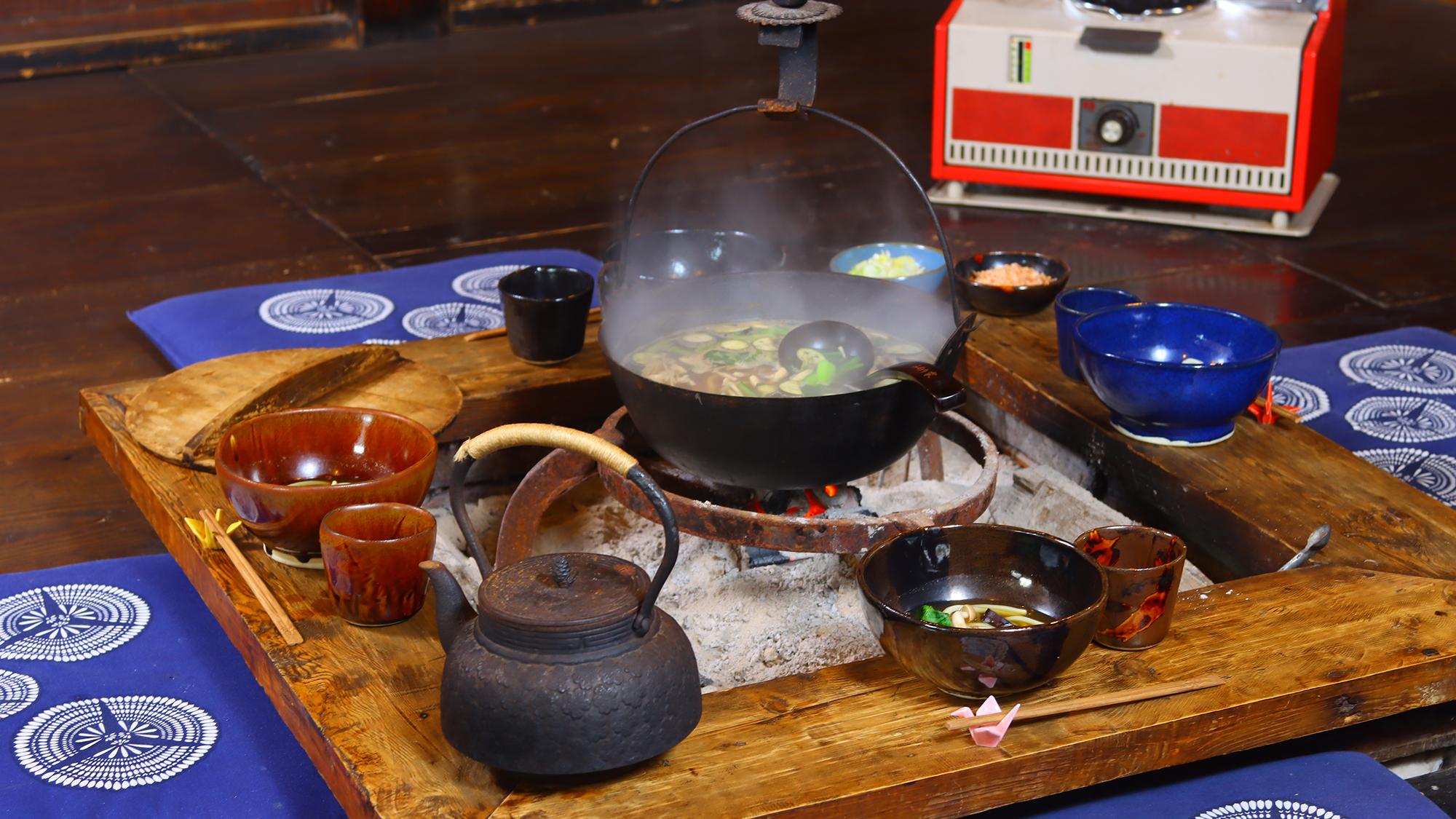 【夕食】出汁がしみるお野菜たっぷりの囲炉裏うどん