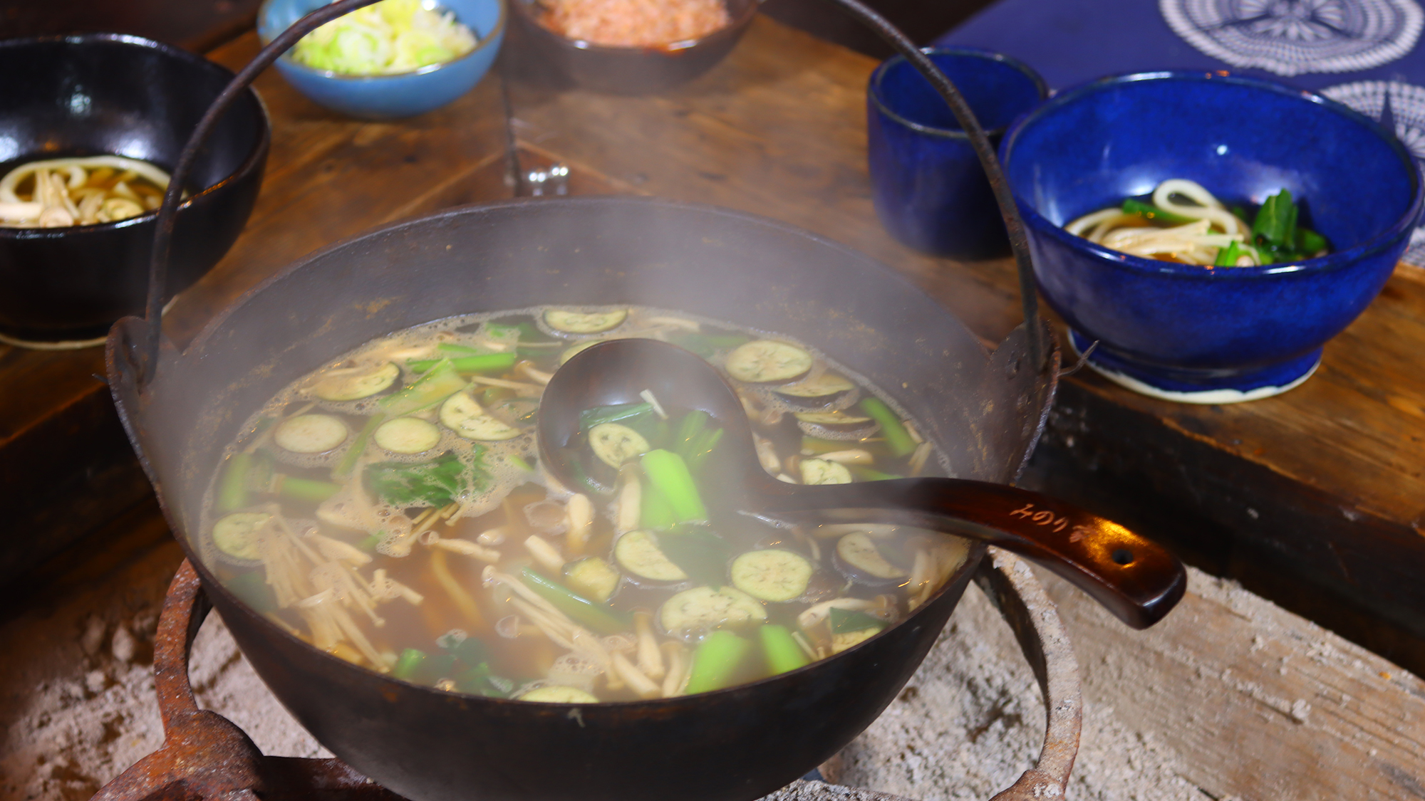 【夕食】出汁がしみるお野菜たっぷりの囲炉裏うどん
