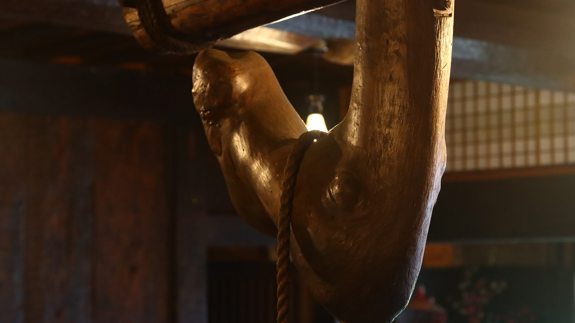 【イメージ】 囲炉裏の自在鉤といいます。