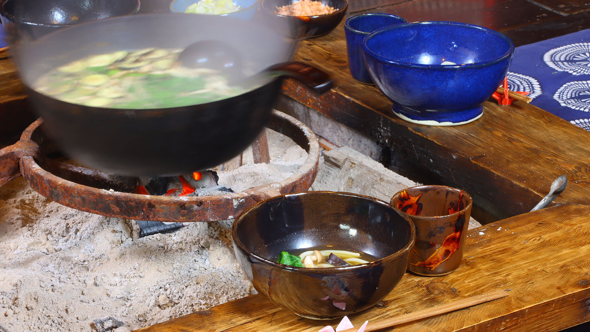 【夕食】出汁がしみるお野菜たっぷりの囲炉裏うどん