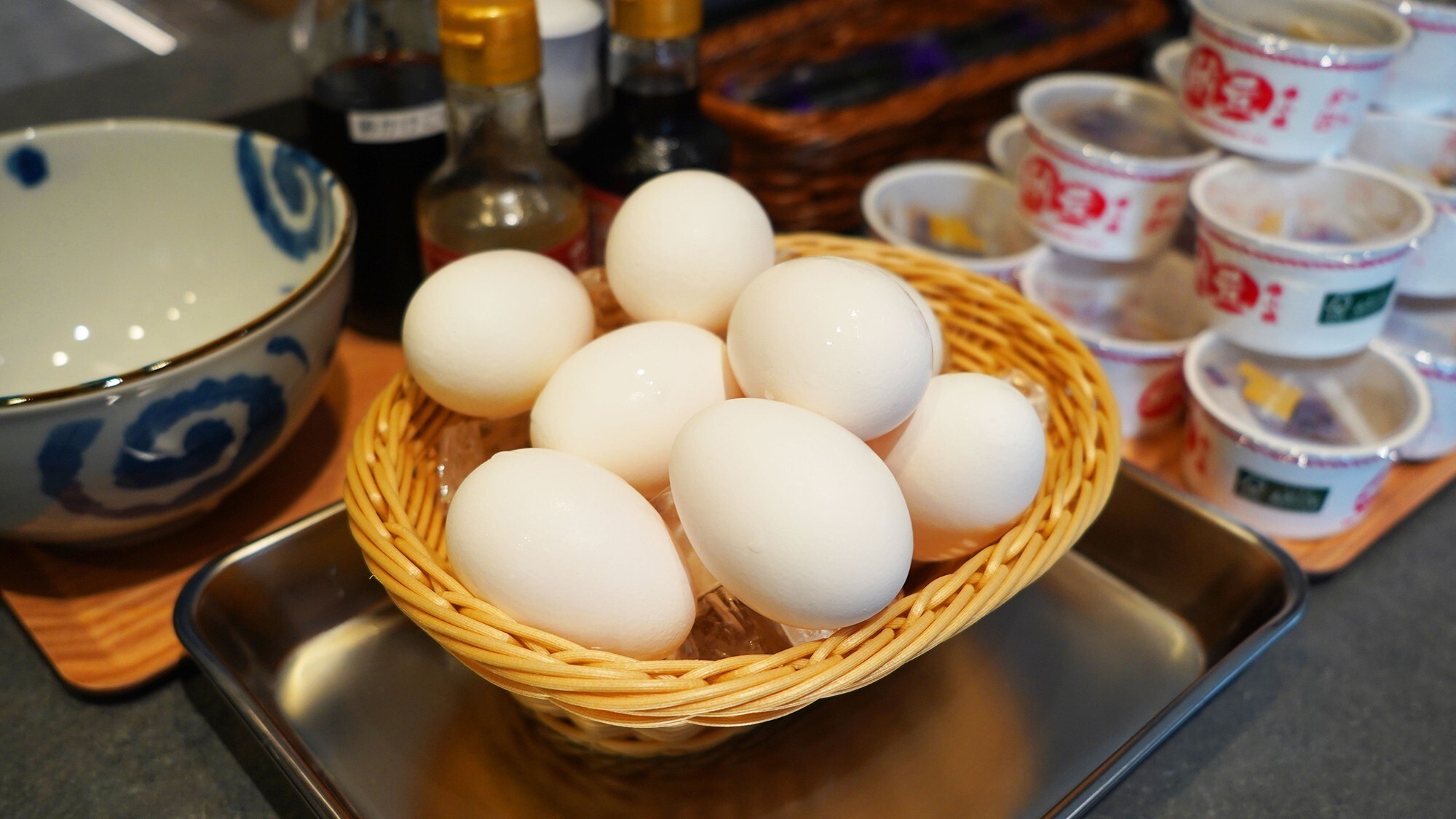 【朝食】ご飯やお味噌汁、納豆、温泉卵などが食べ放題