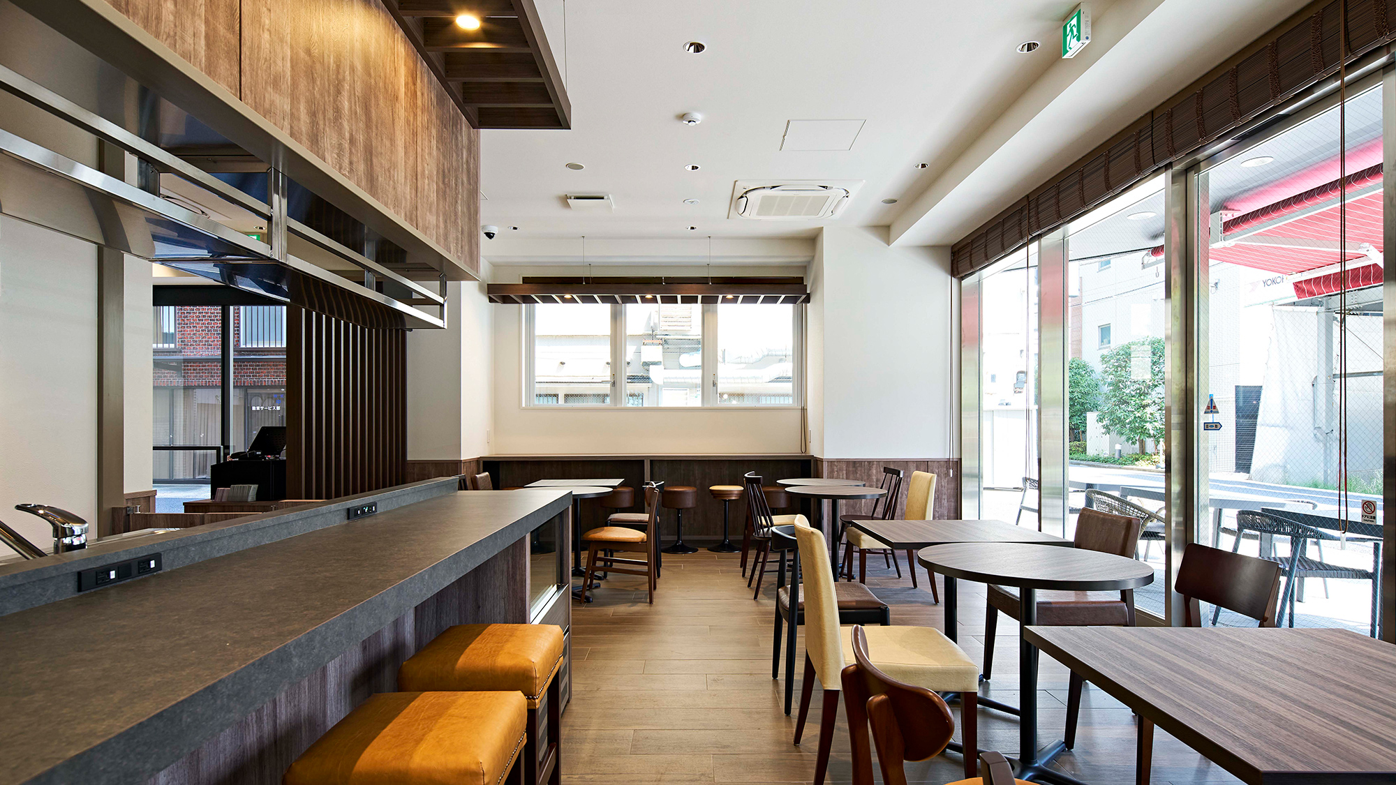 1F カフェ＆バー（朝食会場）