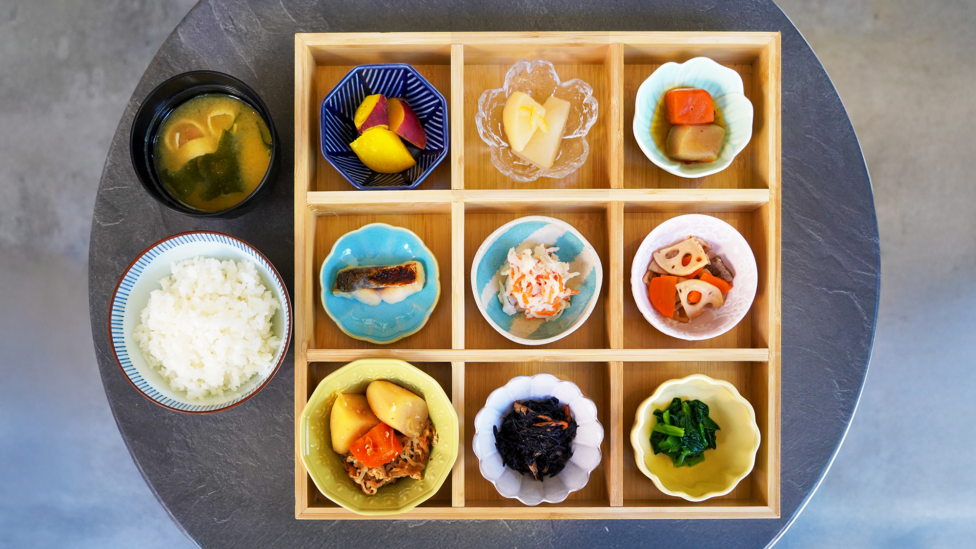 【朝食】素敵な朝を彩る華やか小鉢和定食