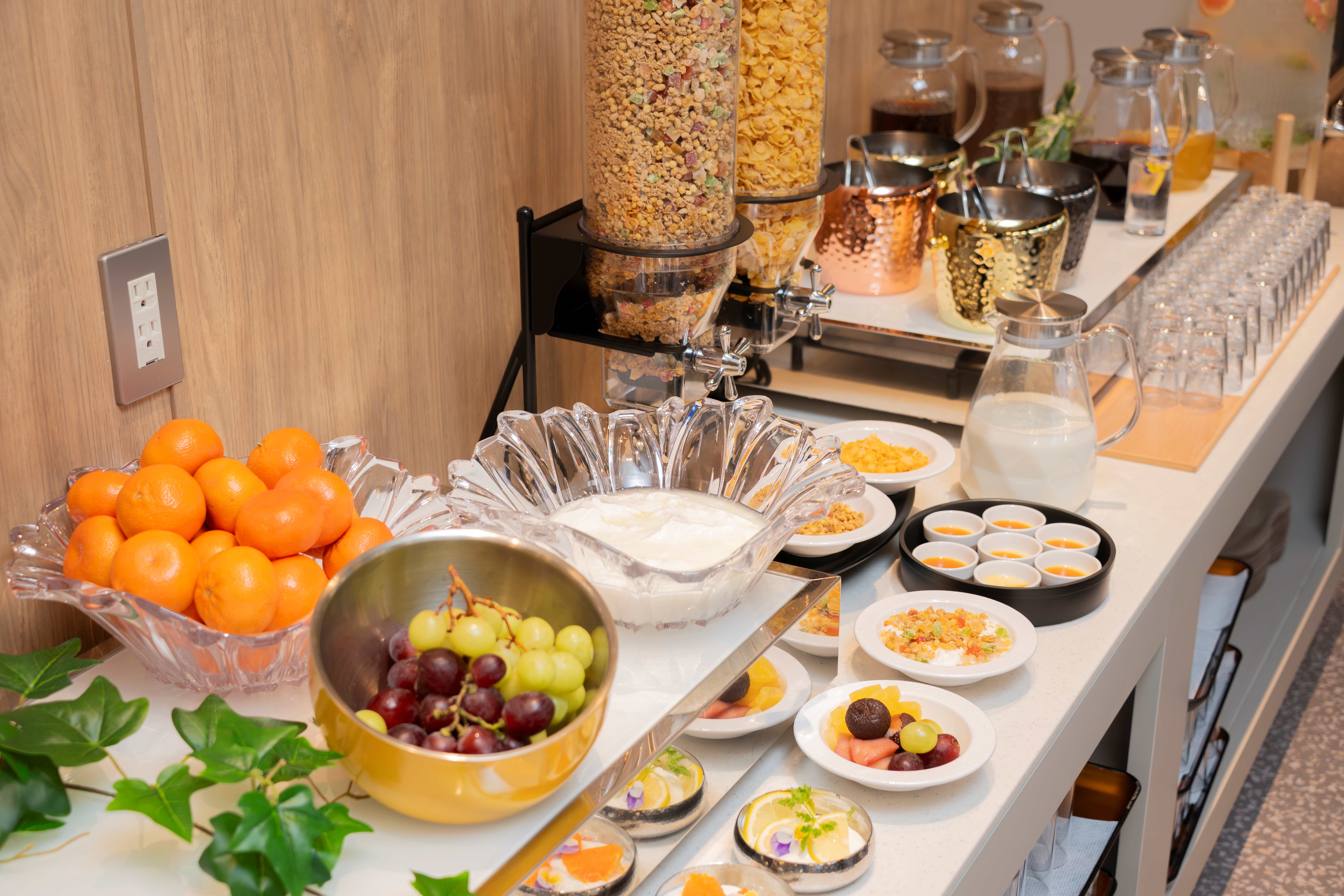 瀬戸内モーニングビュッフェ　デザートの一例