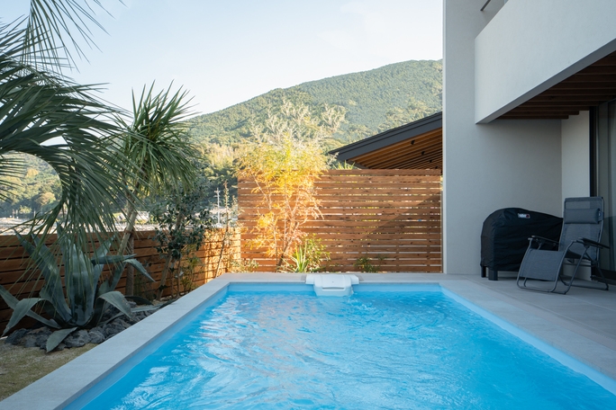 【ファミリープラン】お子様連れに最適！『九州産華味鳥水炊き』７〜８人前付【夕朝食付】