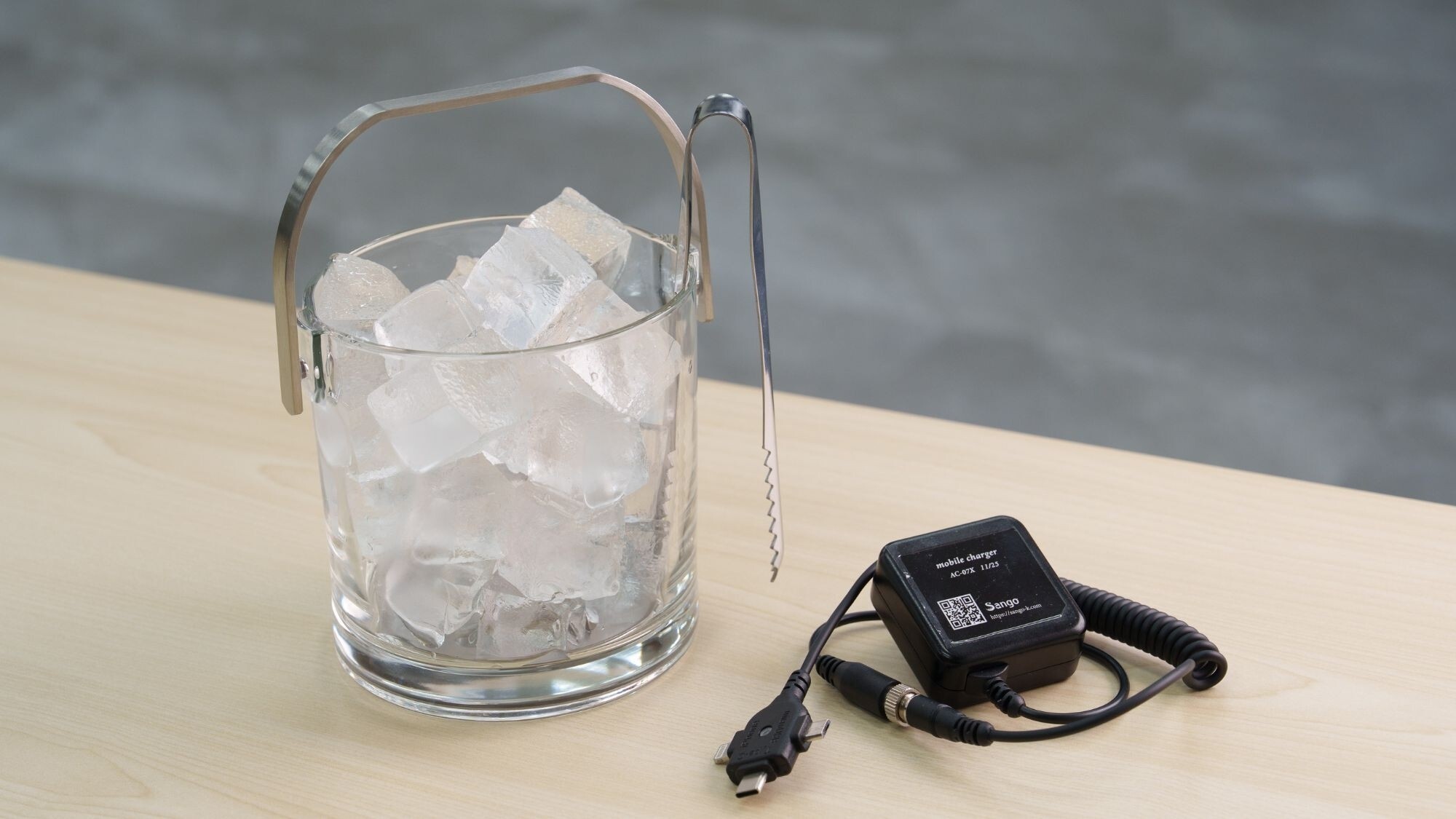 【貸出備品】アイスペール・スマホ充電器