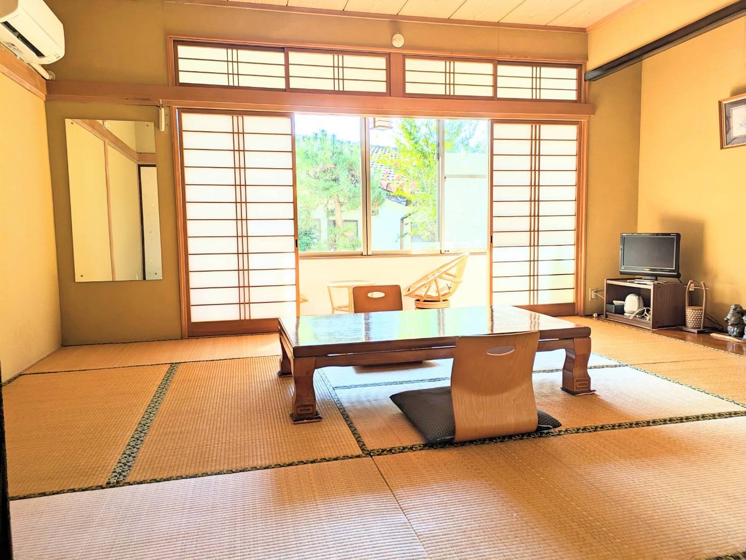 「名水米おにぎり」と「具沢山ほっと味噌汁」セット付きプラン☆〈中庭の見える和室〉