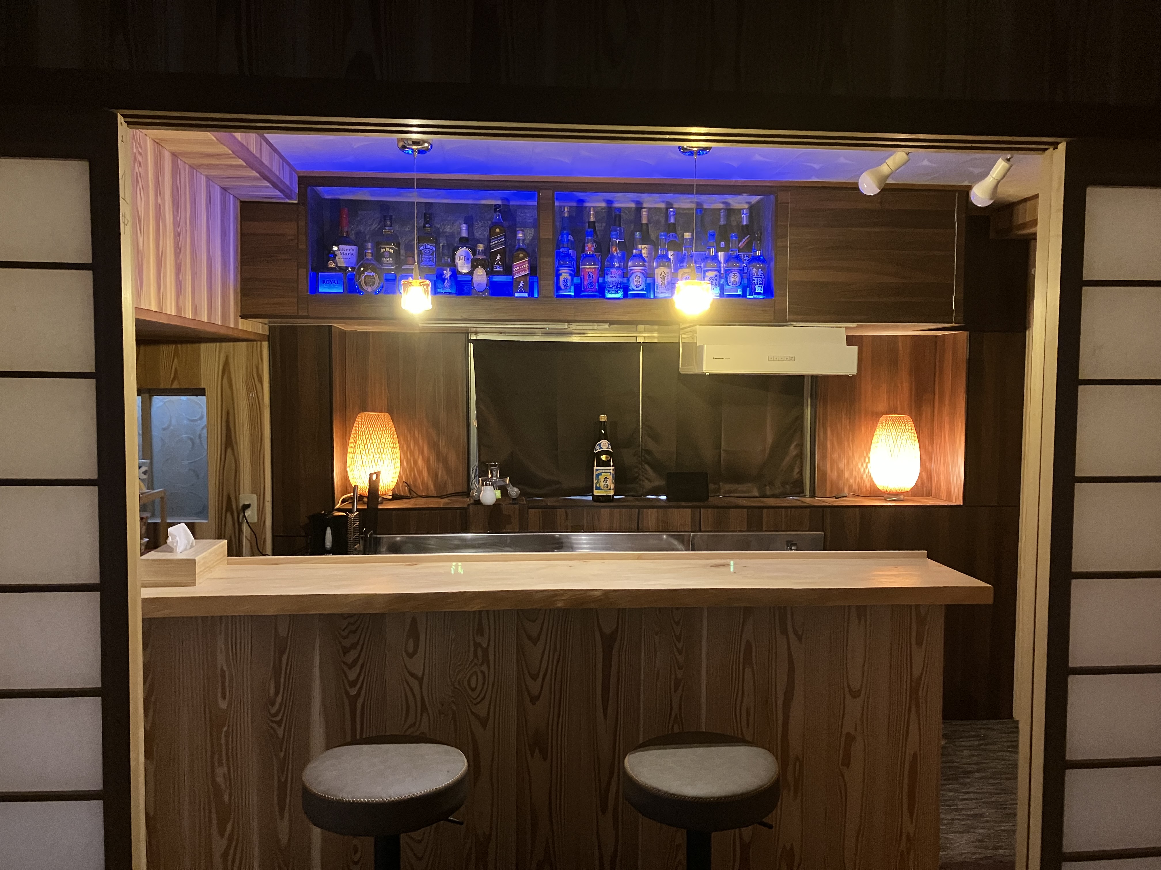 「すらぶやーexcellent」のキッチン兼ミニバー