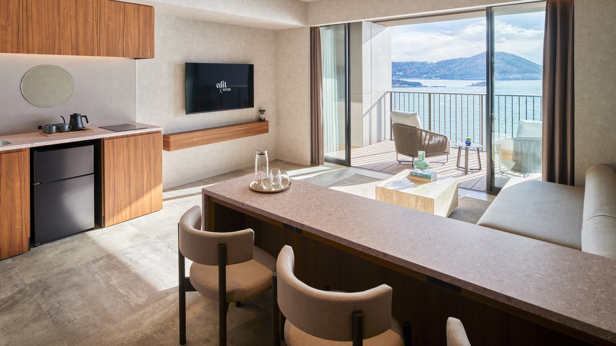 スーペリアバンク（EAST棟）1