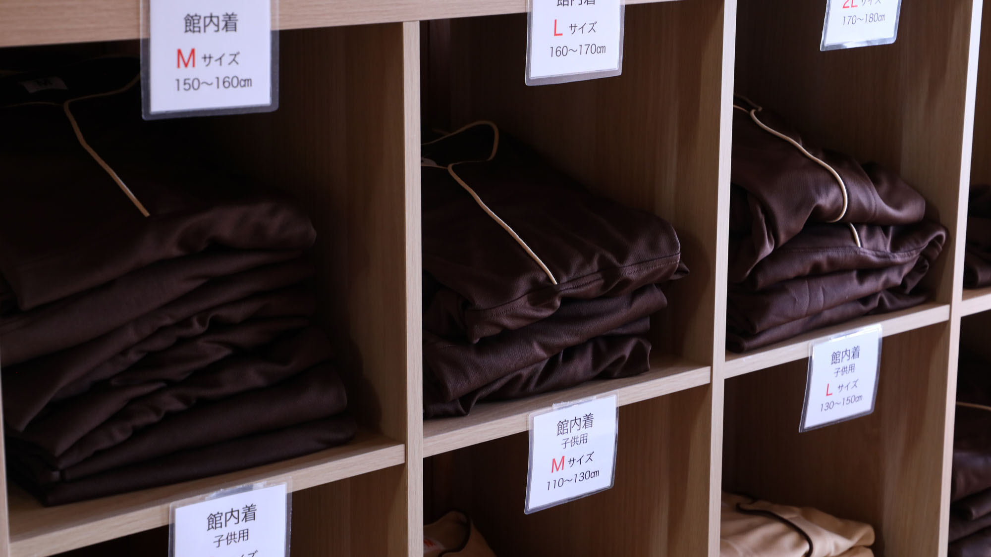 【館内着＿大人・子供の作務衣をサイズ別でおいてあります。】