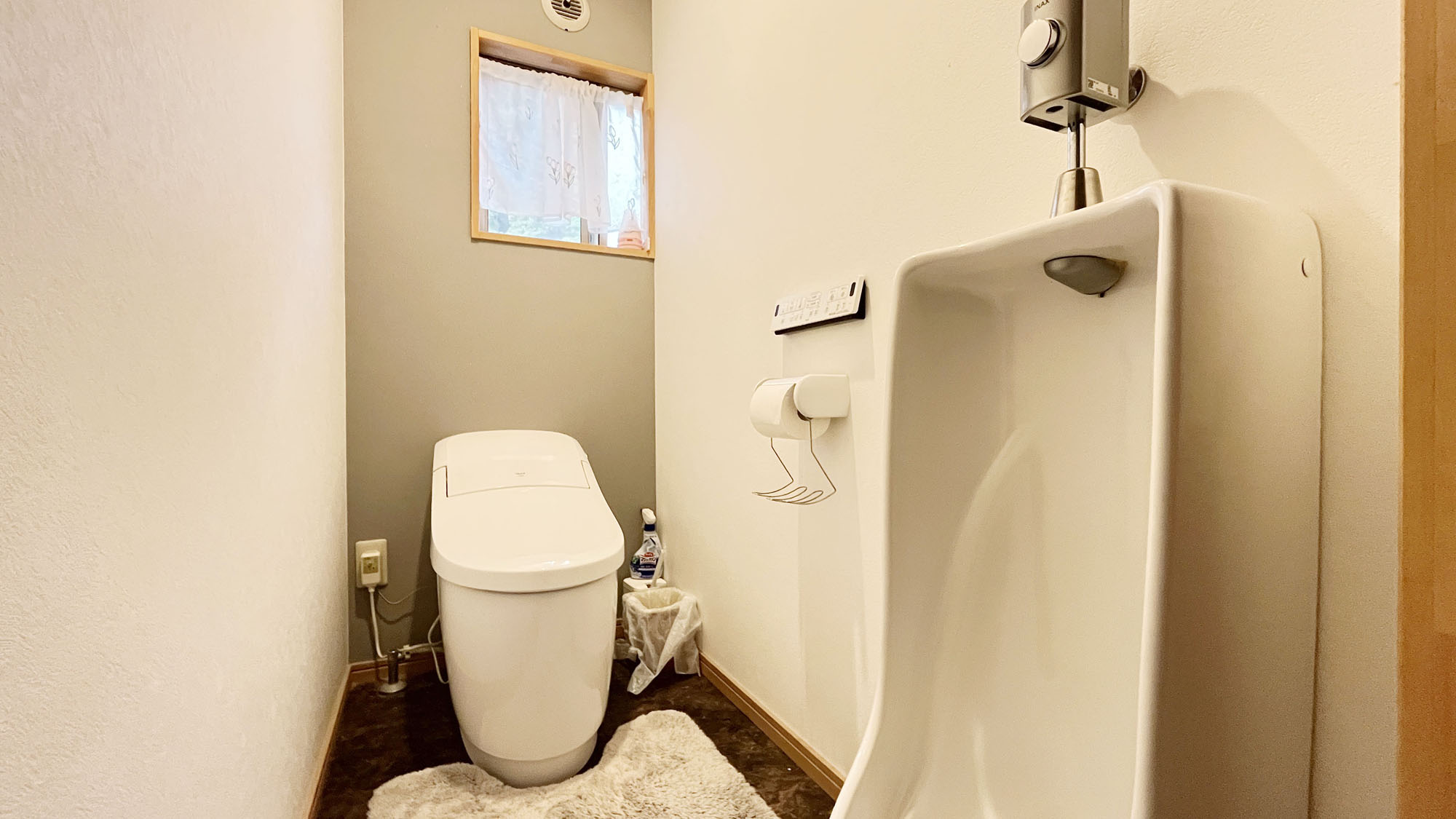 【はなれ】温水洗浄機付きトイレ