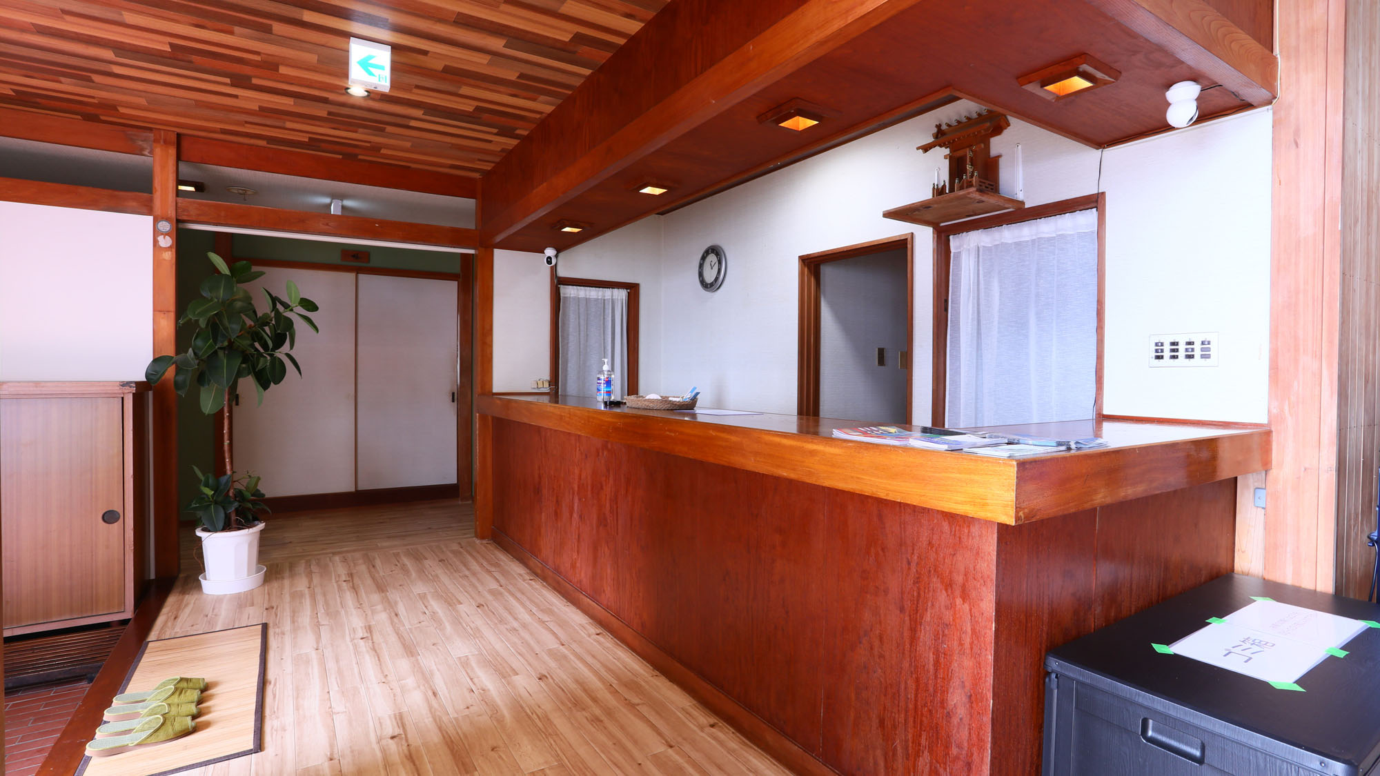 【フロント・ロビー】 (2)