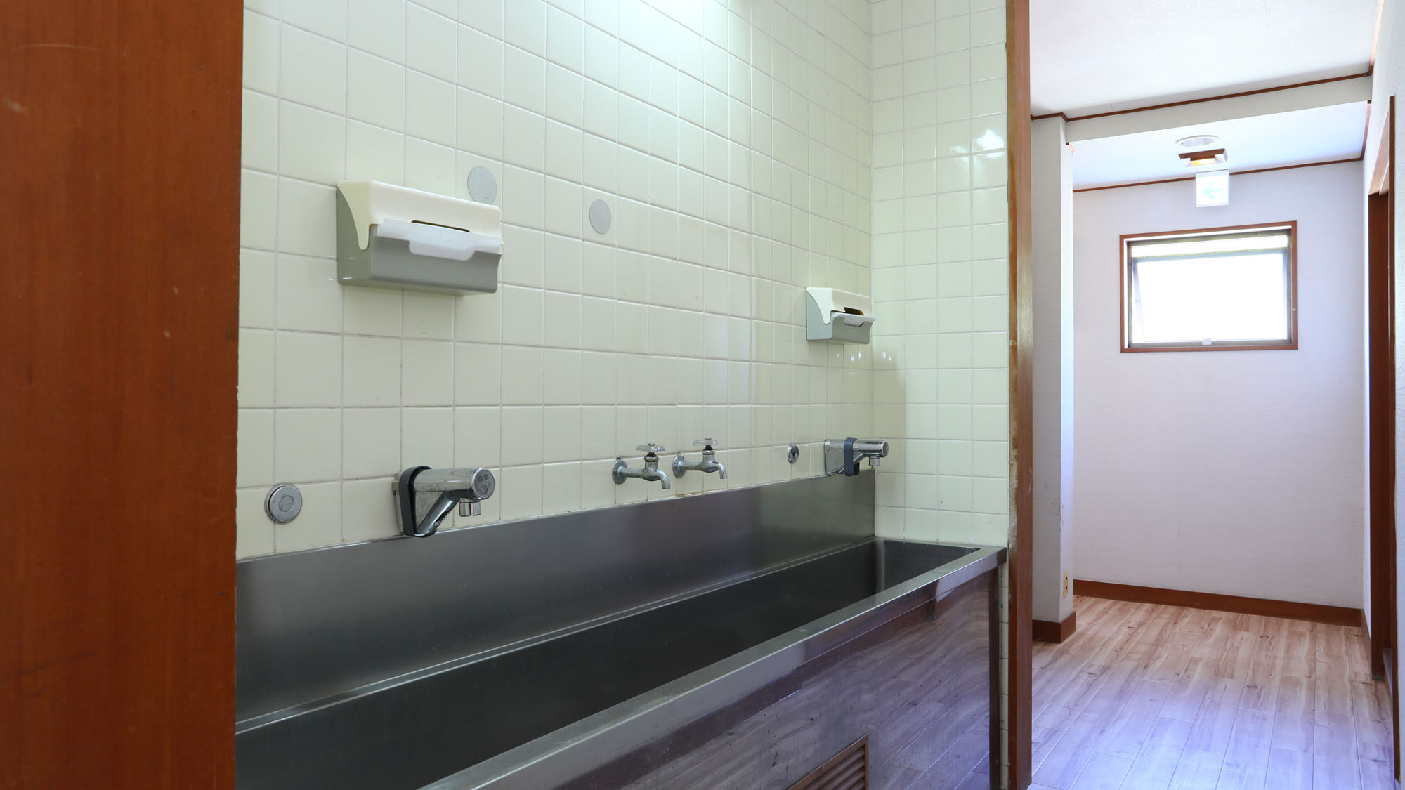 【２F共用洗面台】お風呂場の目の前にも洗面台が２か所あります。