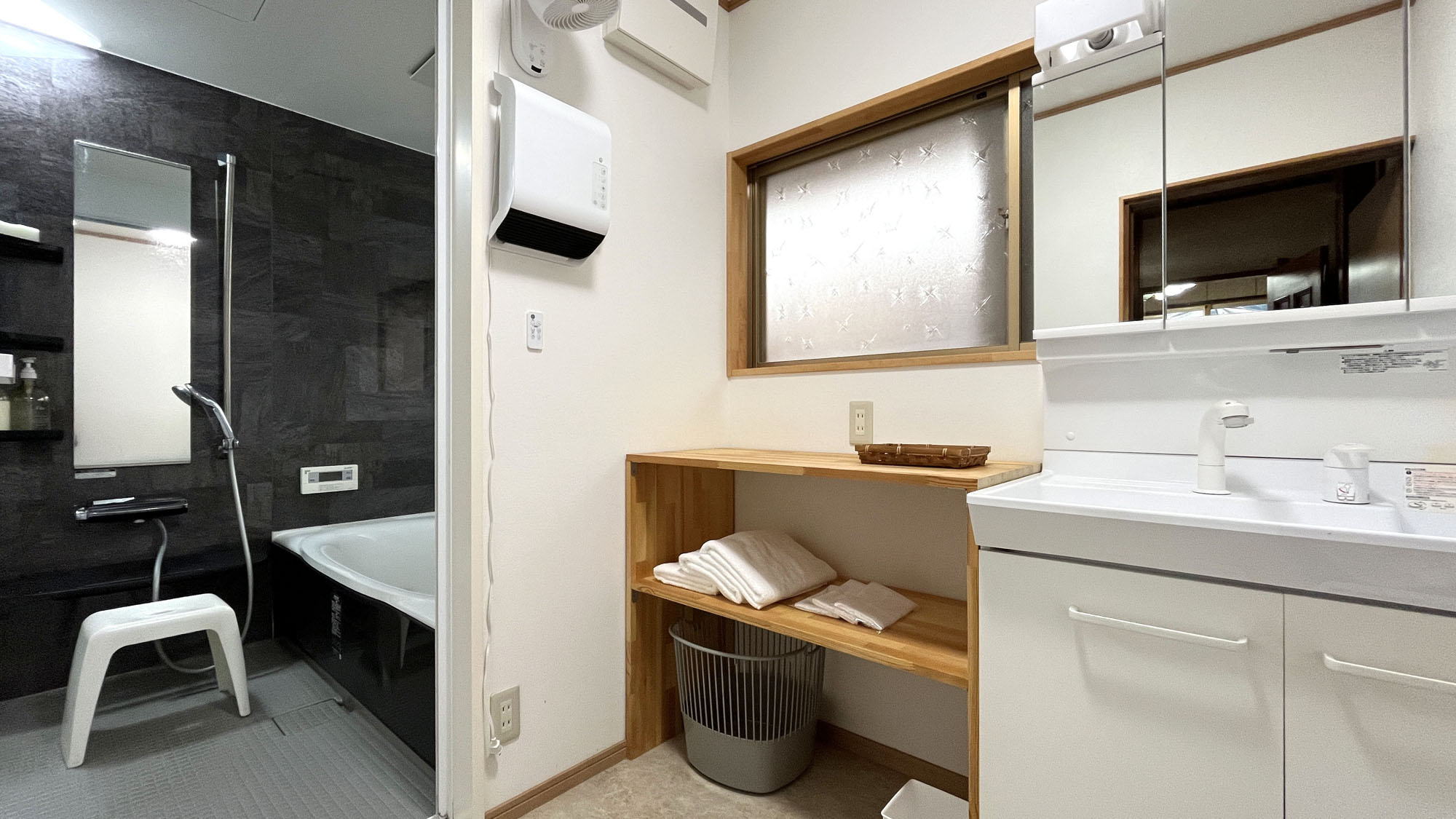 【はなれ】浴室と脱衣所