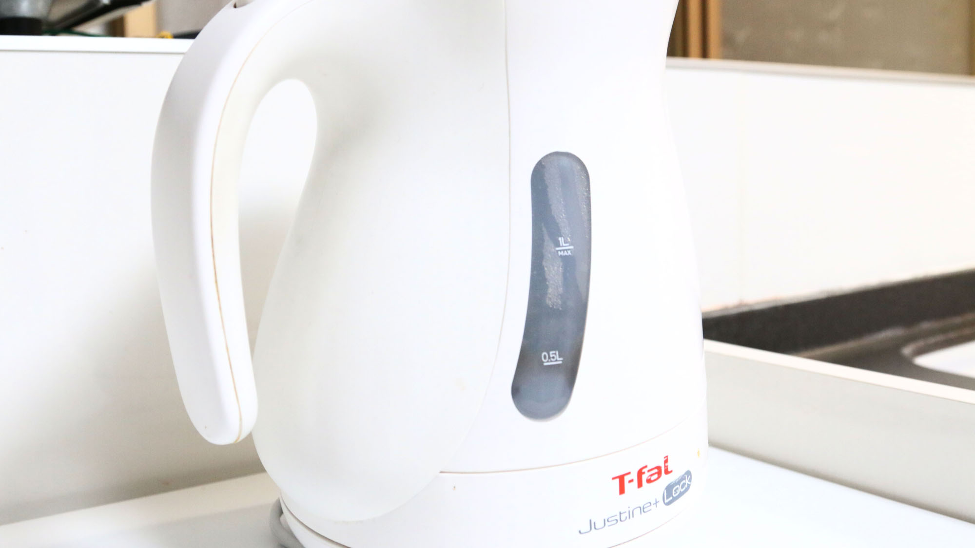 【はなれ】キッチンにある湯沸かしポット*