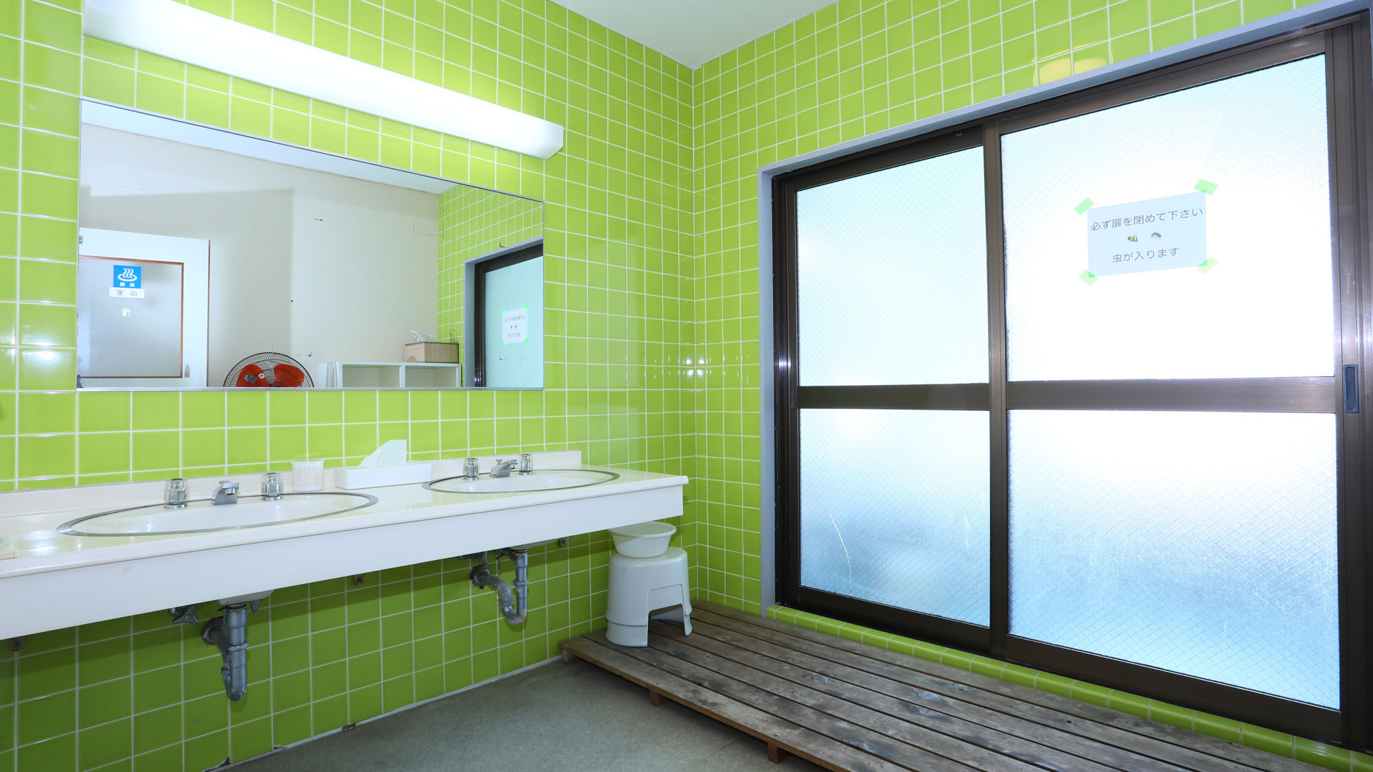 【男湯＿脱衣場】