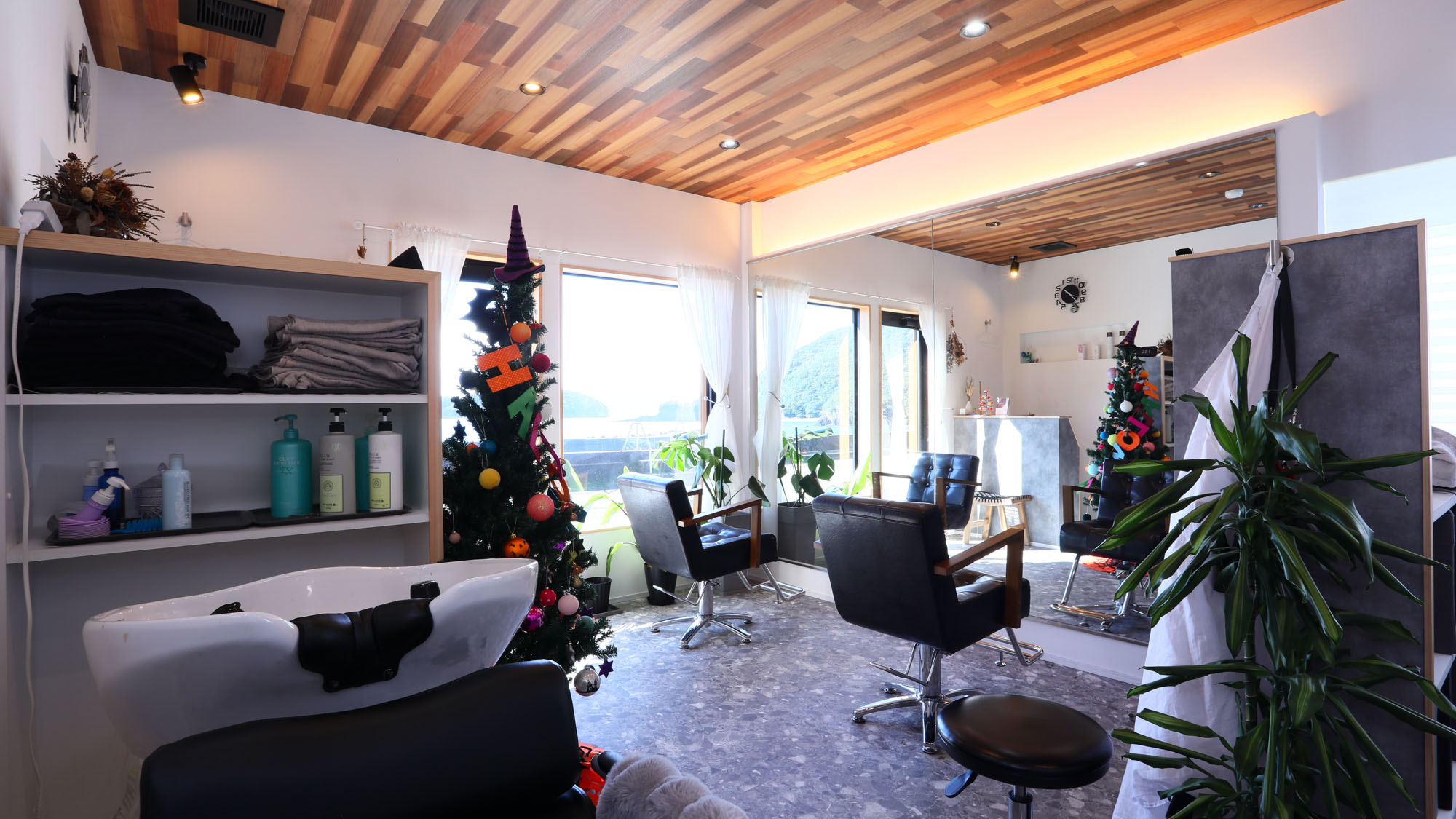 【美容室Rave】宿に併設、ヘアーカット・まつエクもできます