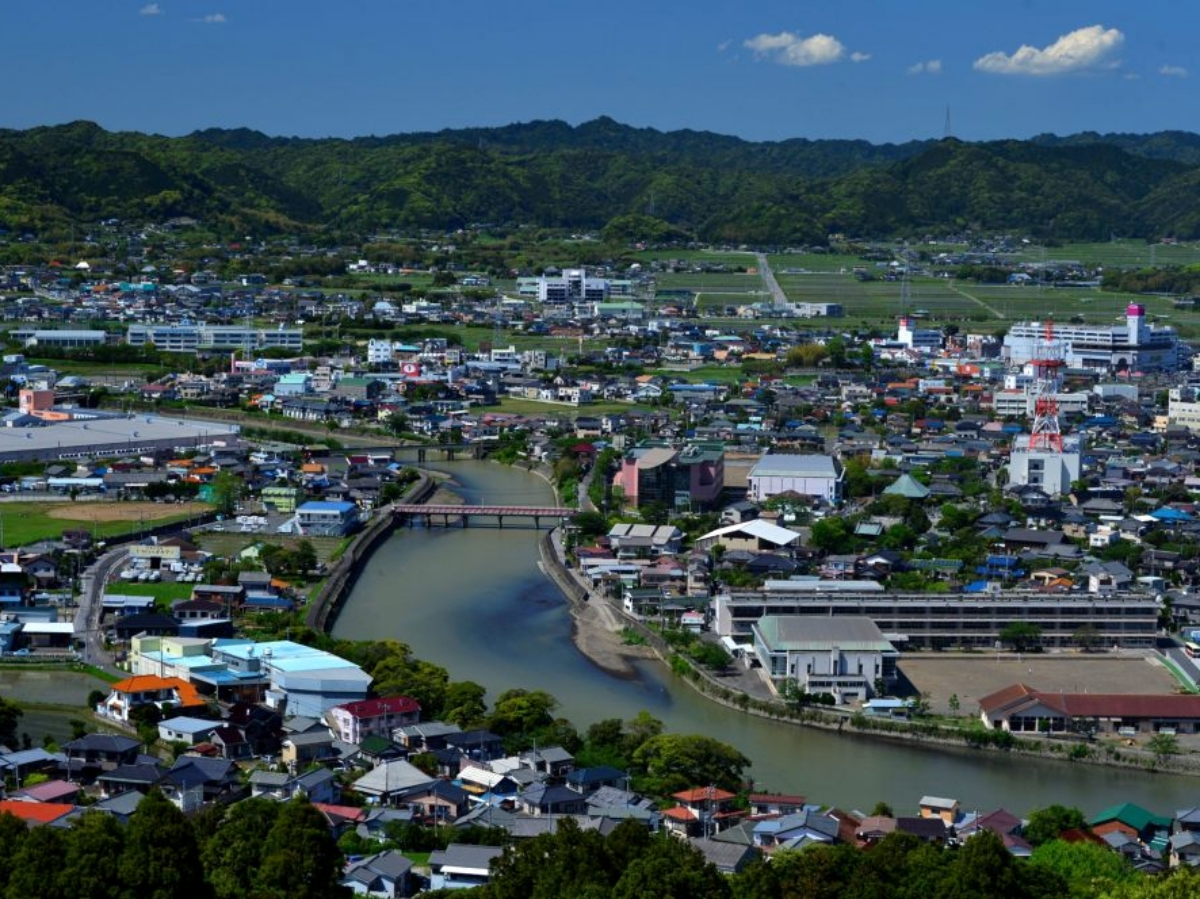 *【市街地（昼）】豊かな自然と調和する街並みを一望