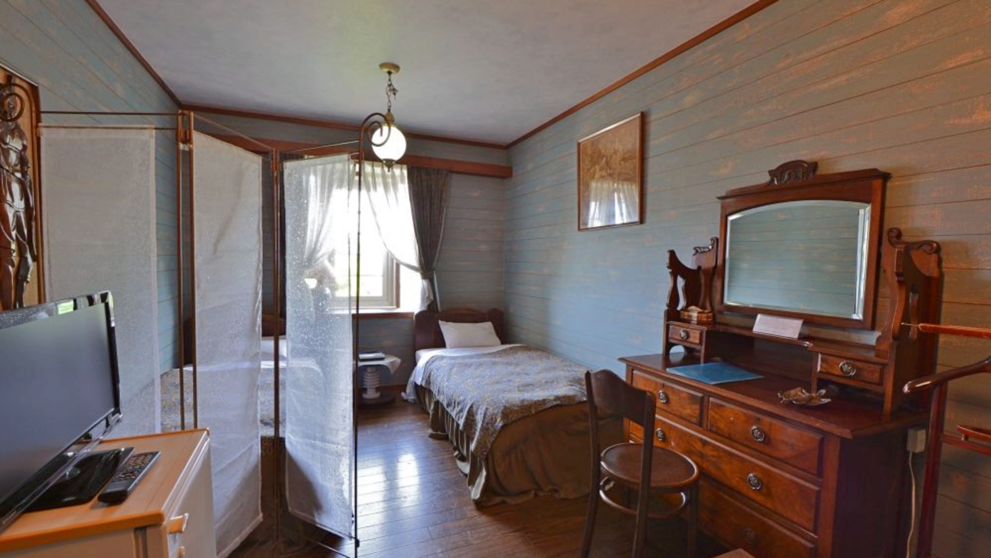 *【ツインルーム】レトロな家具に囲まれた、静かなプライベート空間