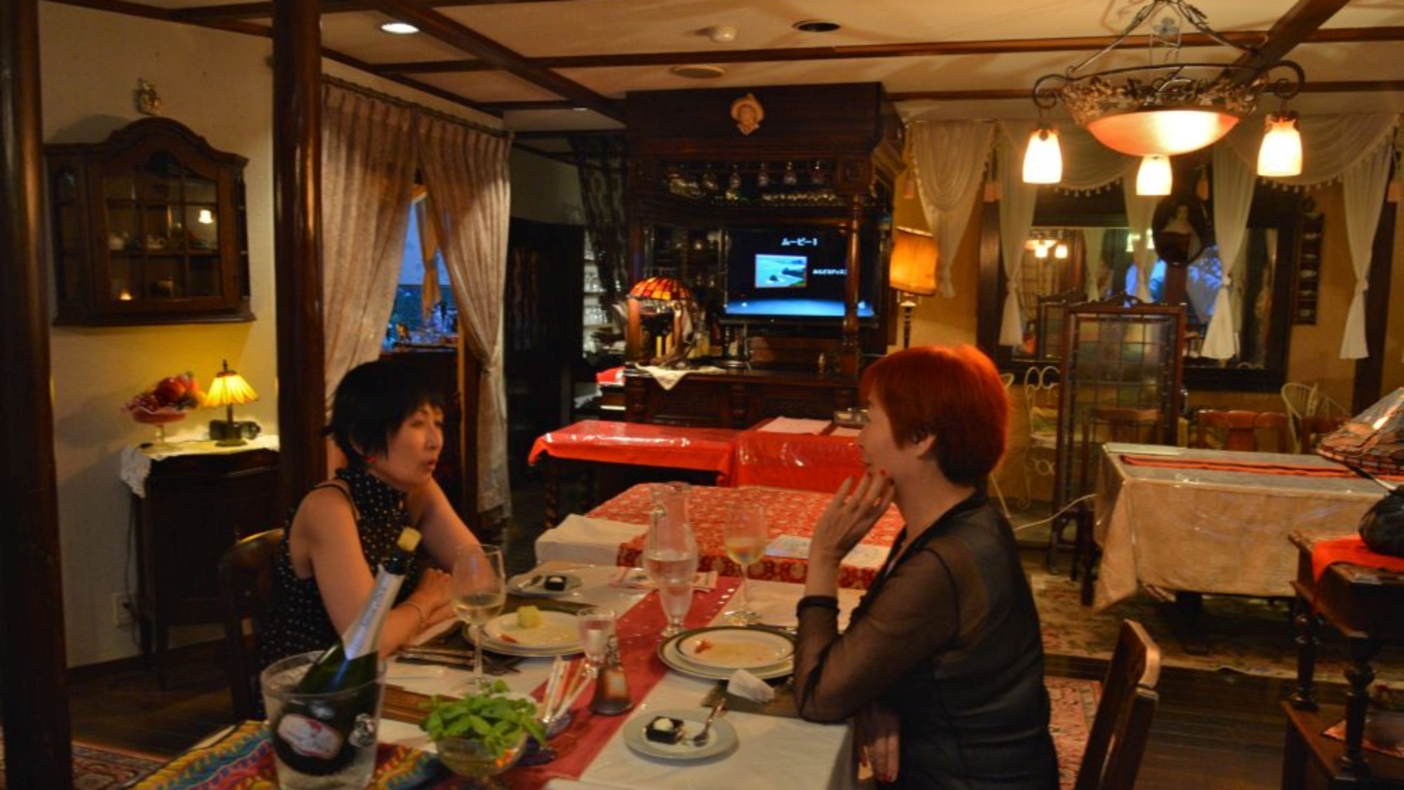 *【レストラン】美食と会話を楽しむ優雅な夜のひととき