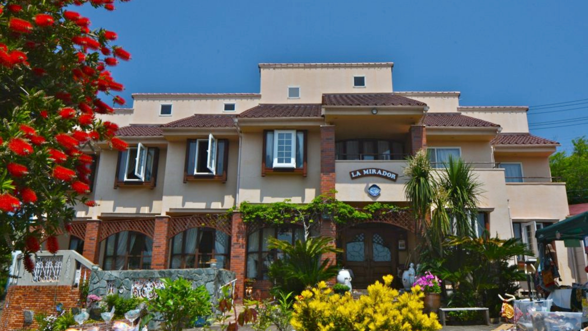 *【外観】ヨーロッパ風の外観が非日常感を演出します