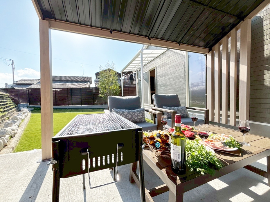 〈ペット可〉〈EV充電可〉令和7年12月オープン・愛犬と泊まれるドッグラン付1棟貸切新築別荘・BBQ