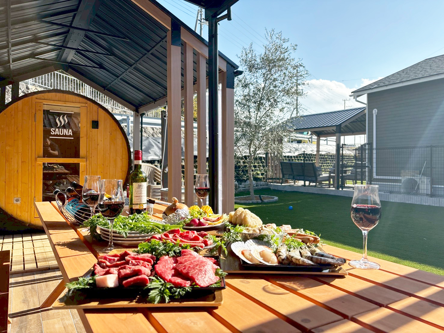 中庭でBBQをお楽しみいただけます(^^♪ 屋根付きなので、多少の雨でも大丈夫！