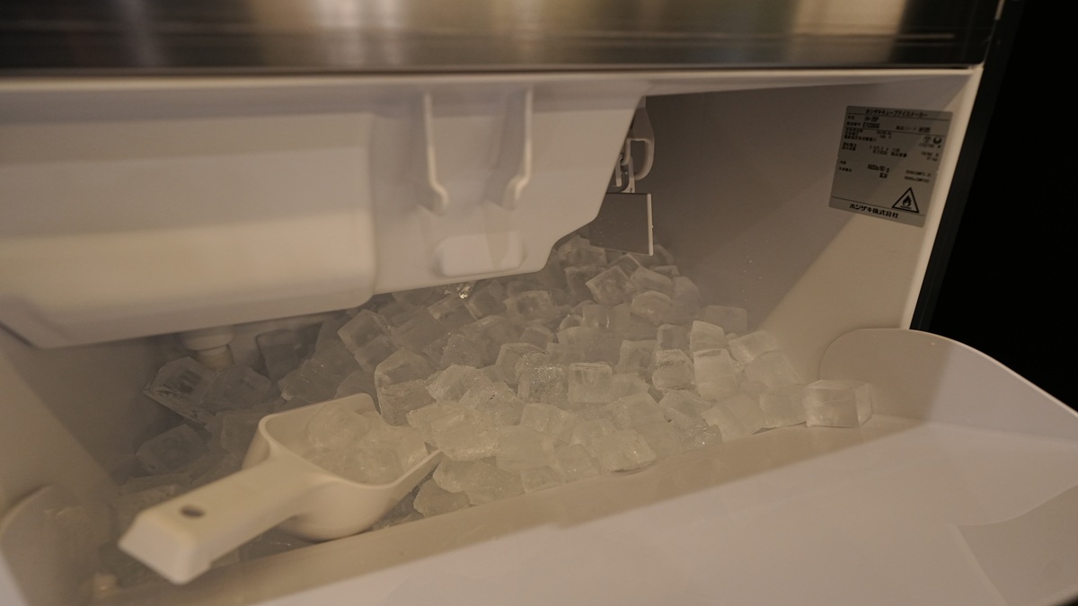 ロビーに製氷機ございます