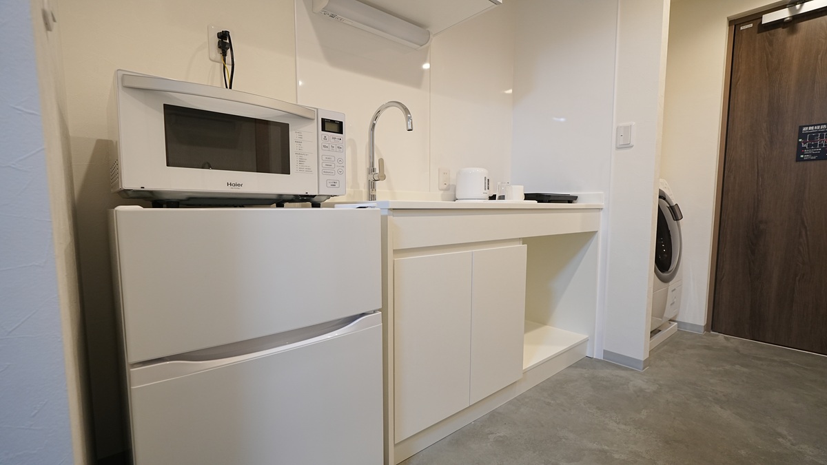 2ドア冷蔵庫、電子レンジ