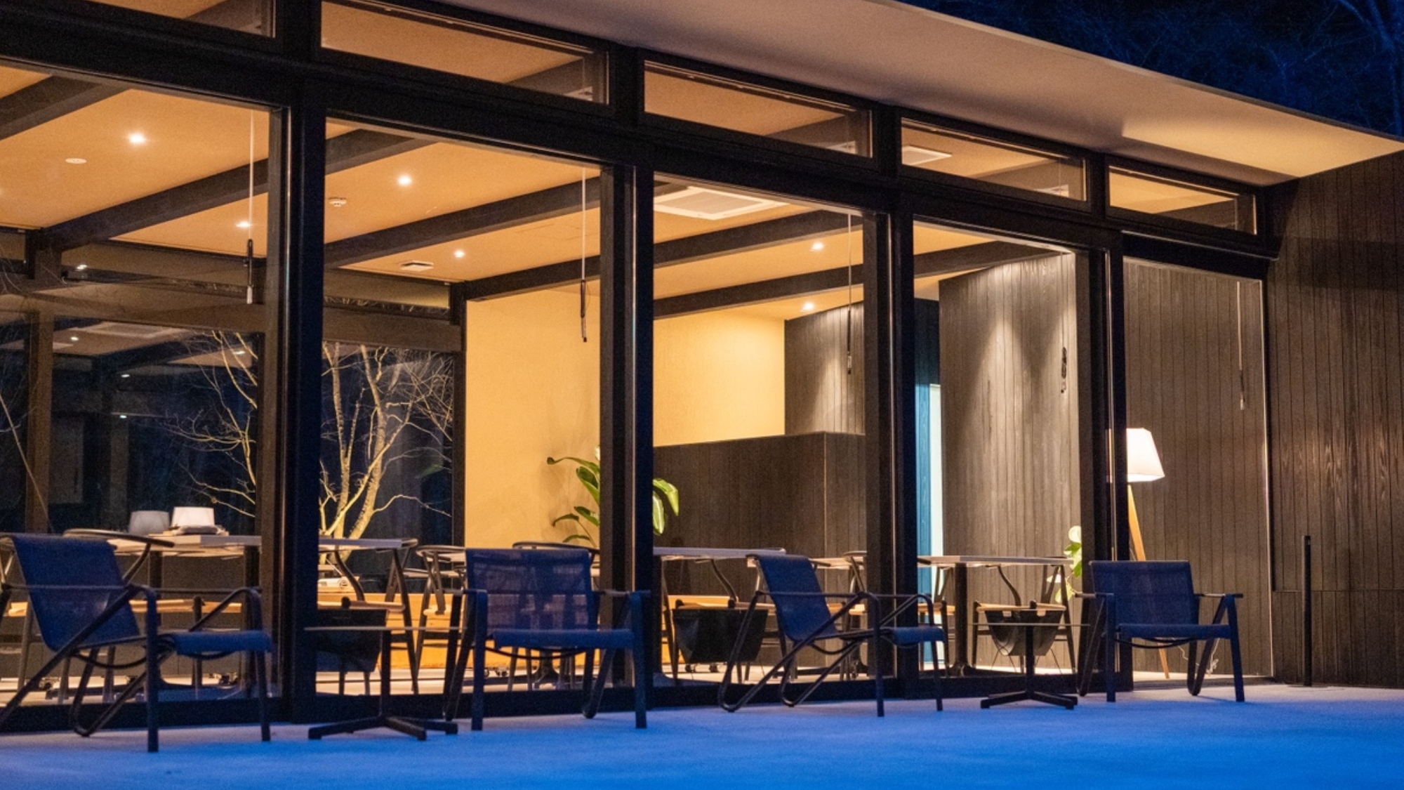 Terrace.静寂は、ここでは贅沢になる。