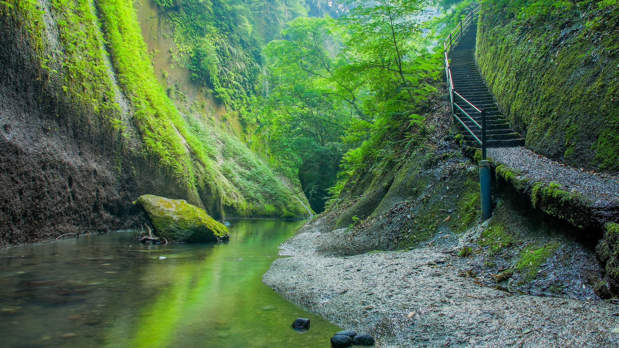 【由布川渓谷】当館より車で30分