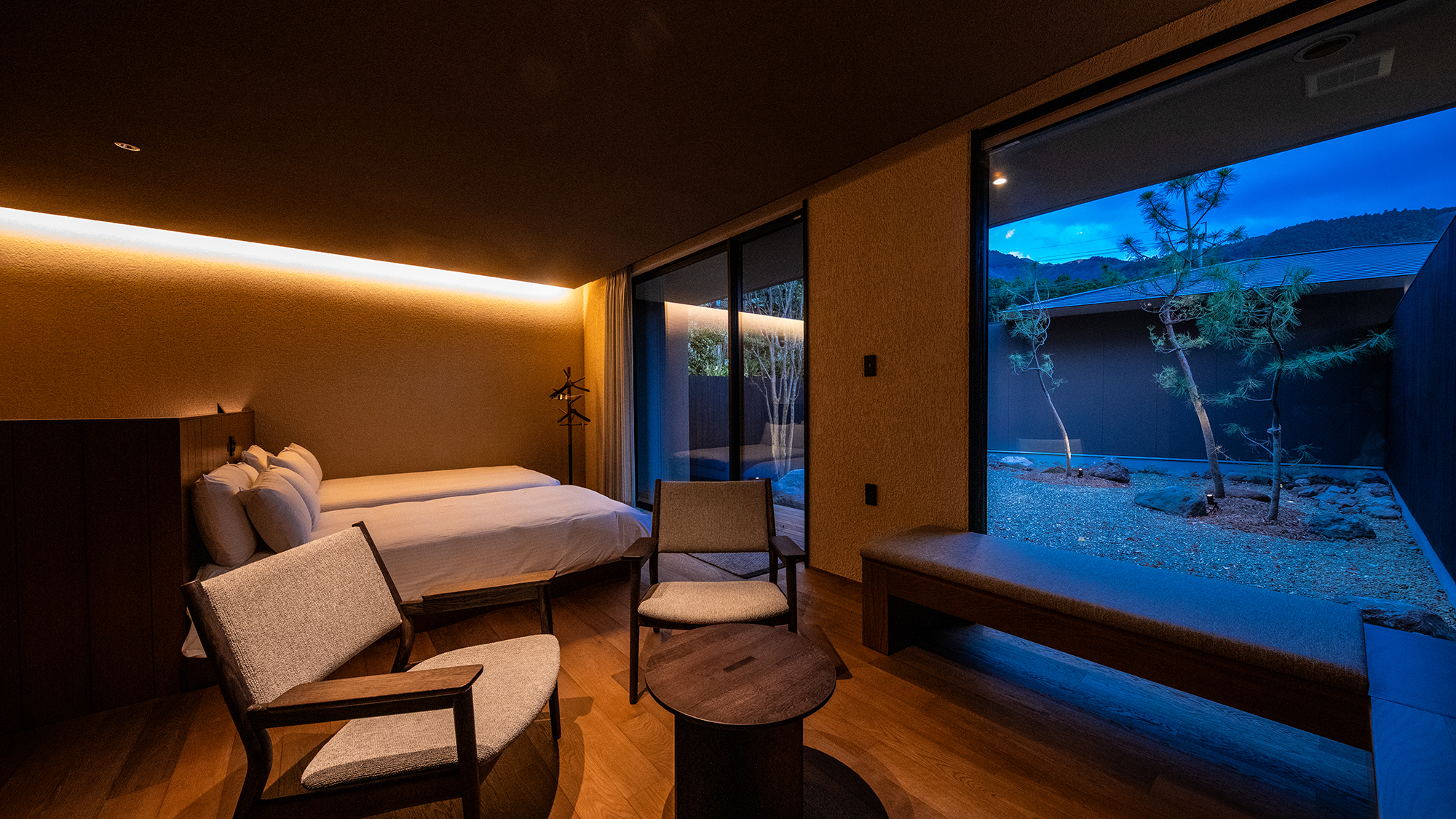 MODA 01. / MODA 02. 景色を切り取るように設えた、居心地のよい客室