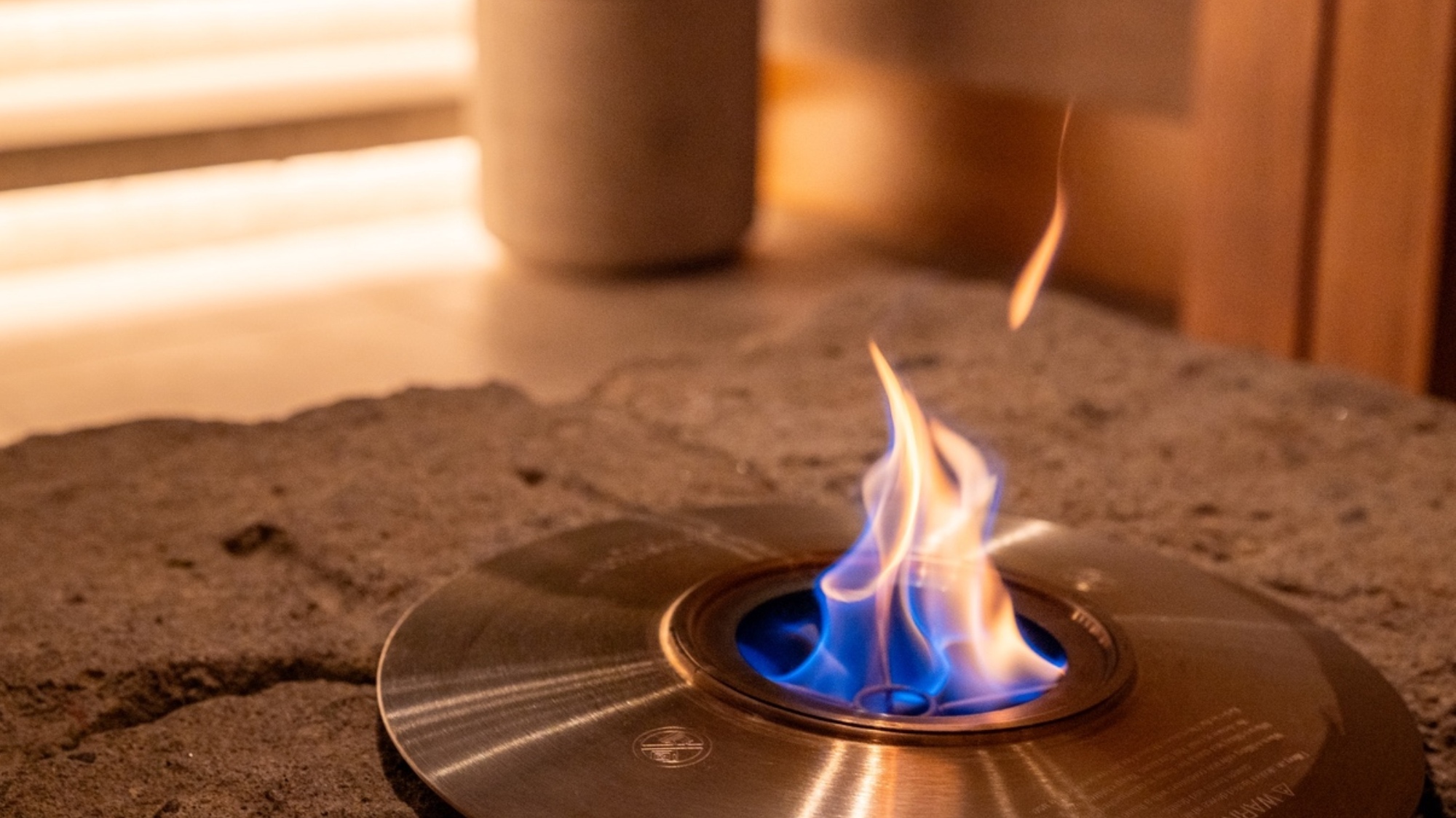 Public areas.石の上に宿る、静かな火。