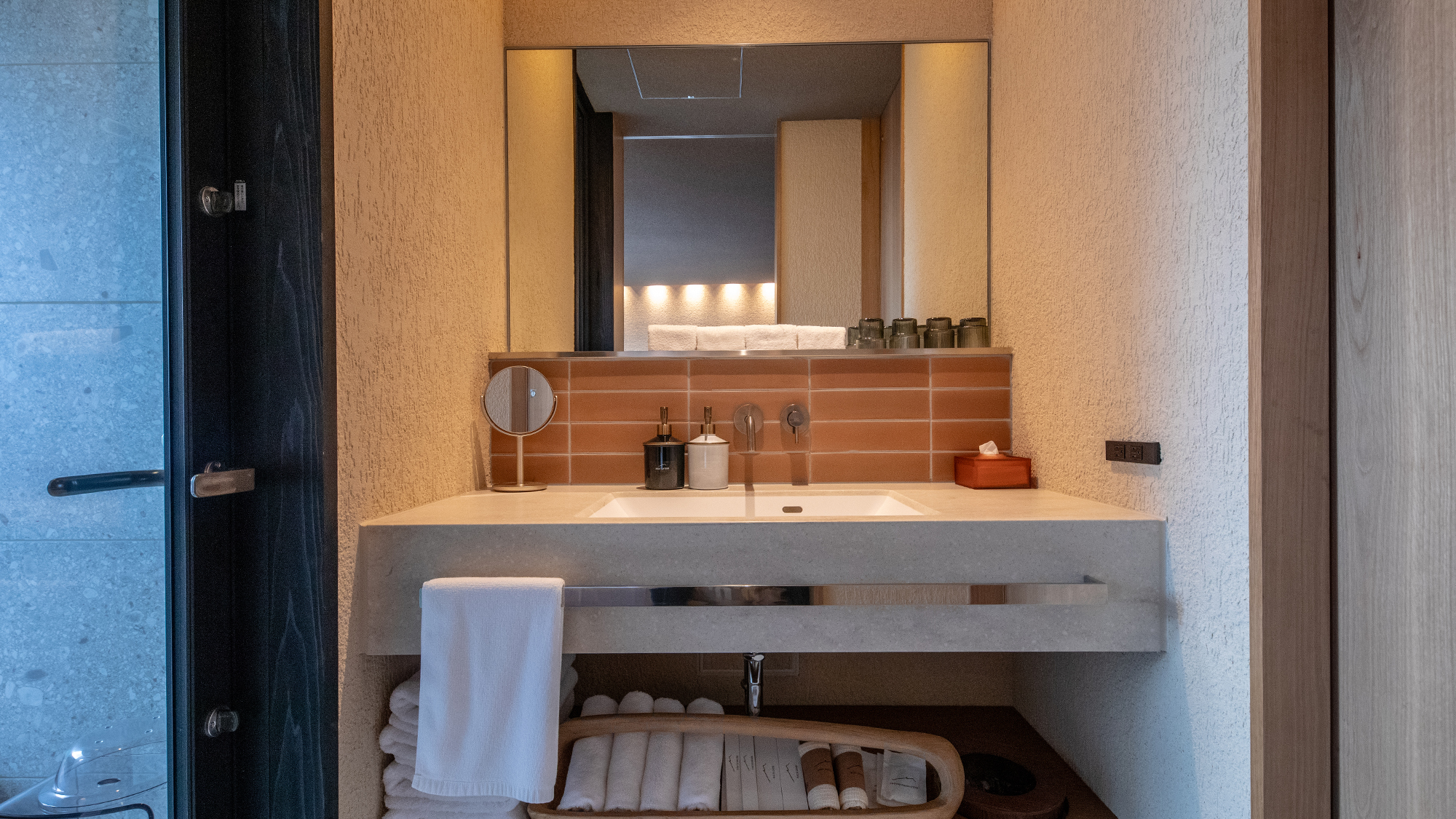 MODA 06. / MODA 07. 落ち着いた灯りと洗練のデザインが共存する