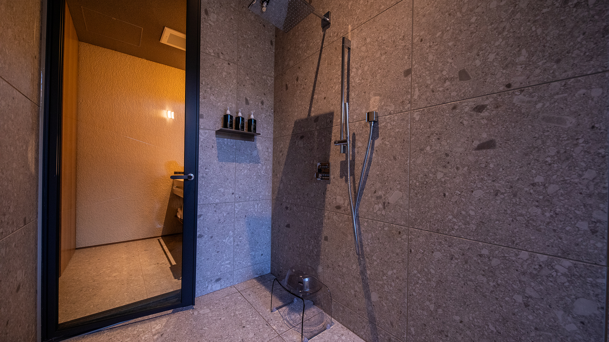 MODA 08. 清潔感あふれる、上質な洗い場