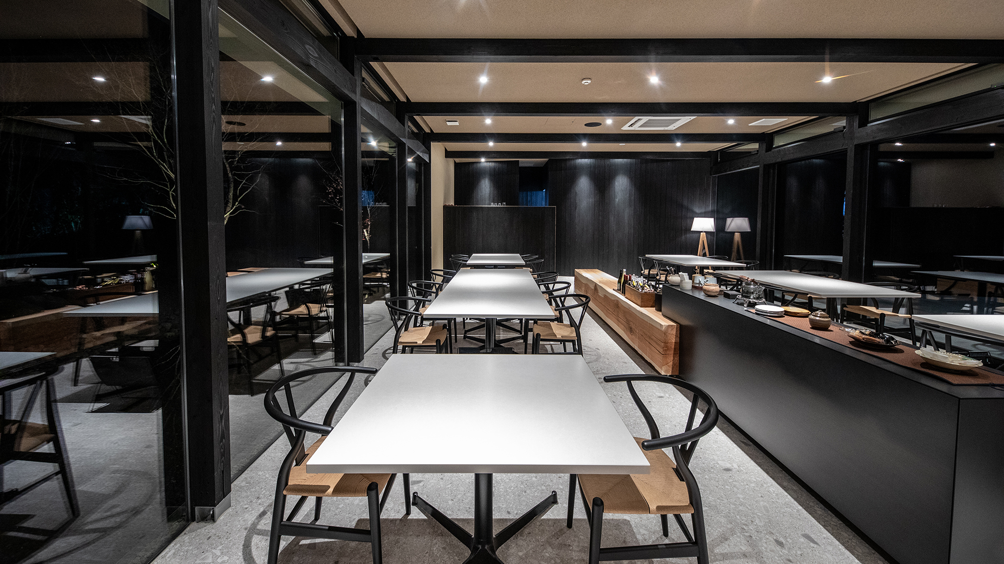 Restaurant. 心落ち着く空間で、旅のひとときを彩る