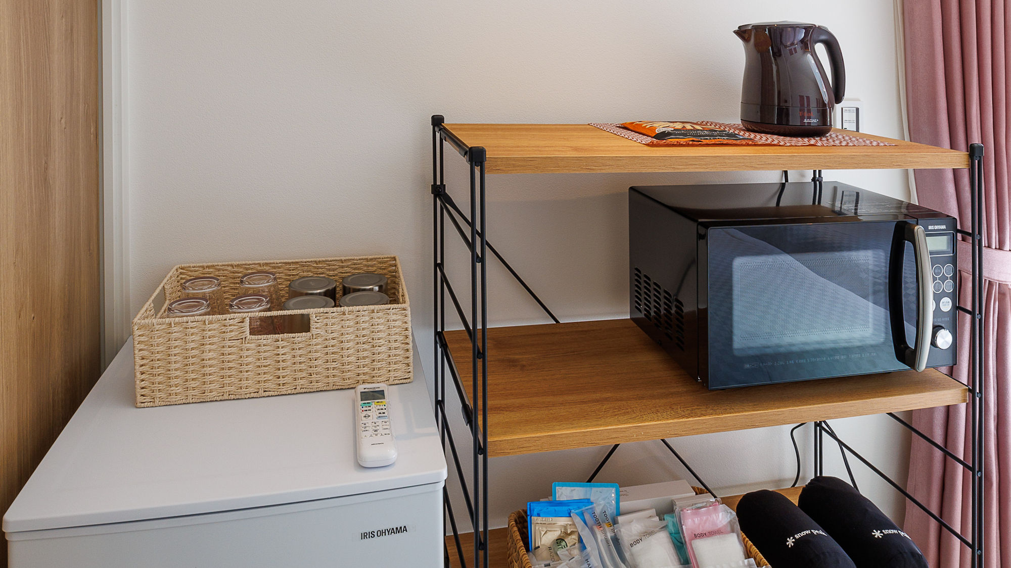 【トレーラーハウス】レンジや調理器具一式を備え、快適に調理可能