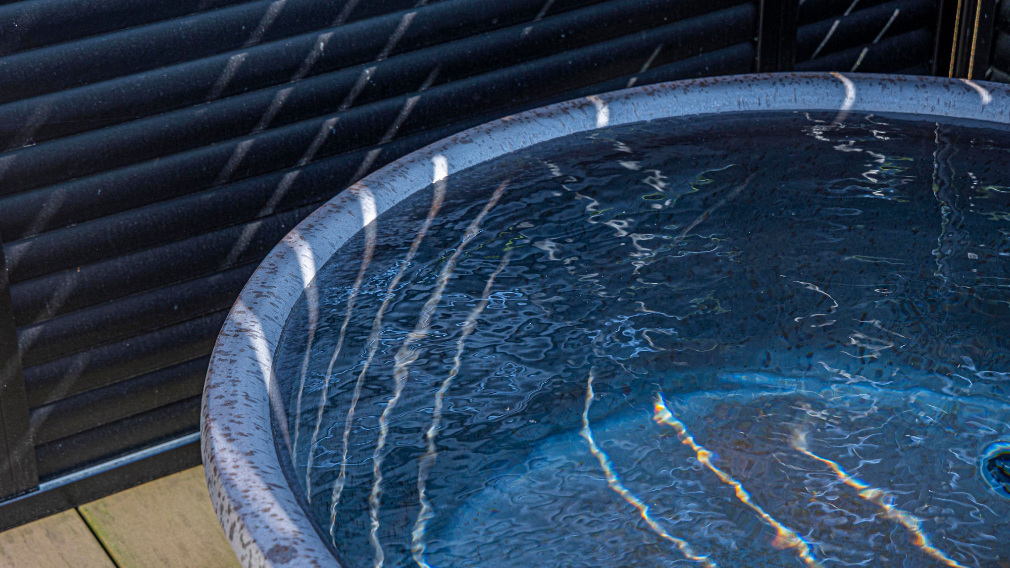 12月～2月は期間限定で「新美里温泉」に。