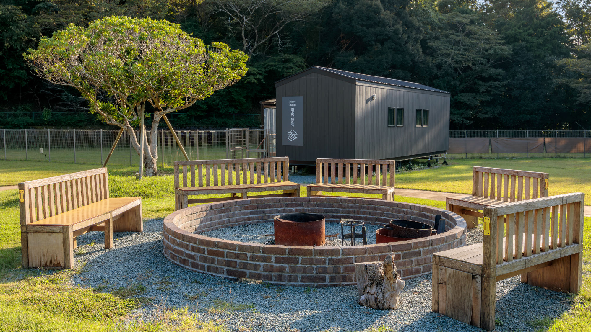 中央焚き火スペース