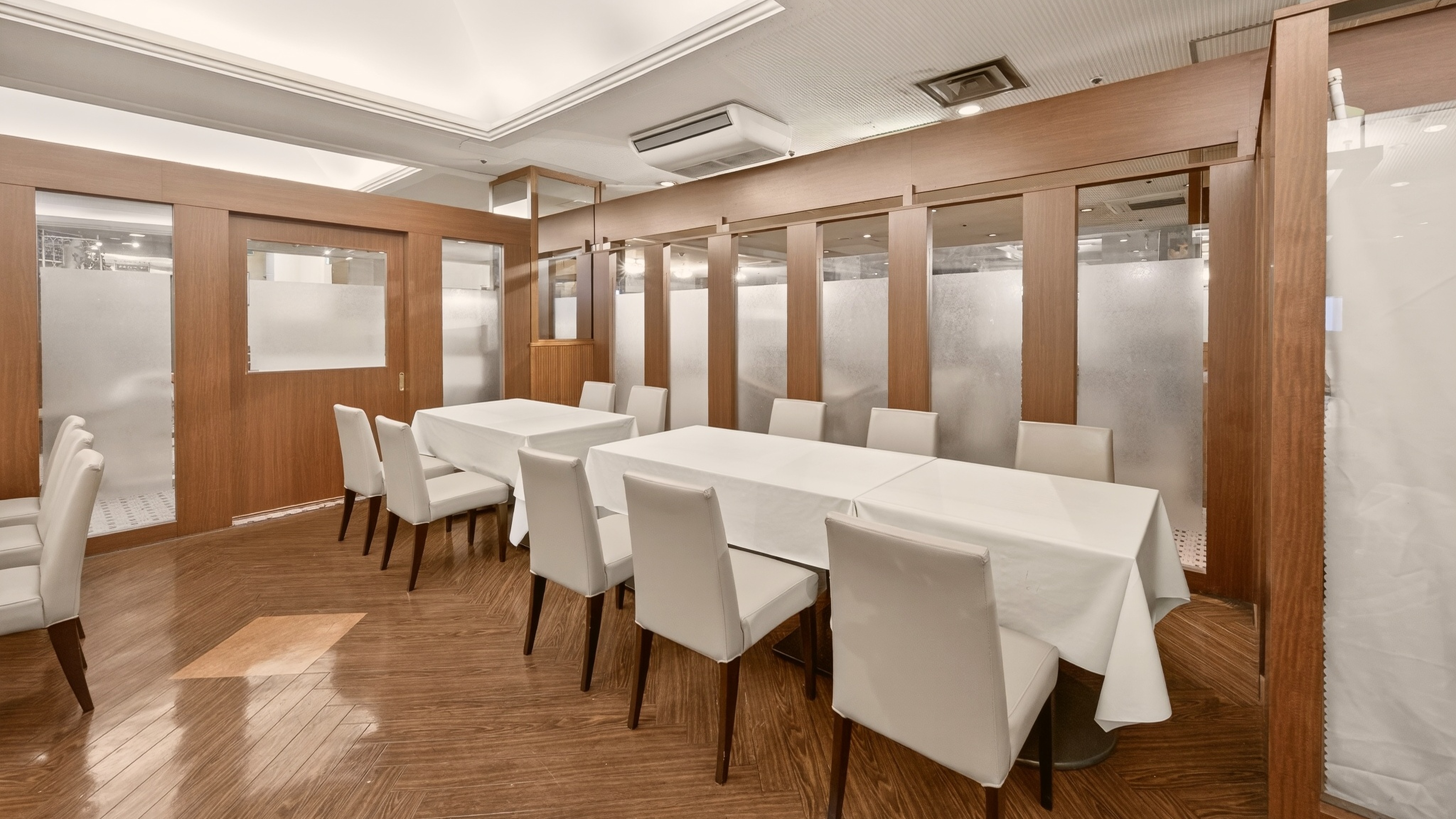 「Hitachi Dining」落ち着いた空間で、ゆったりとした時間をお過ごしください。