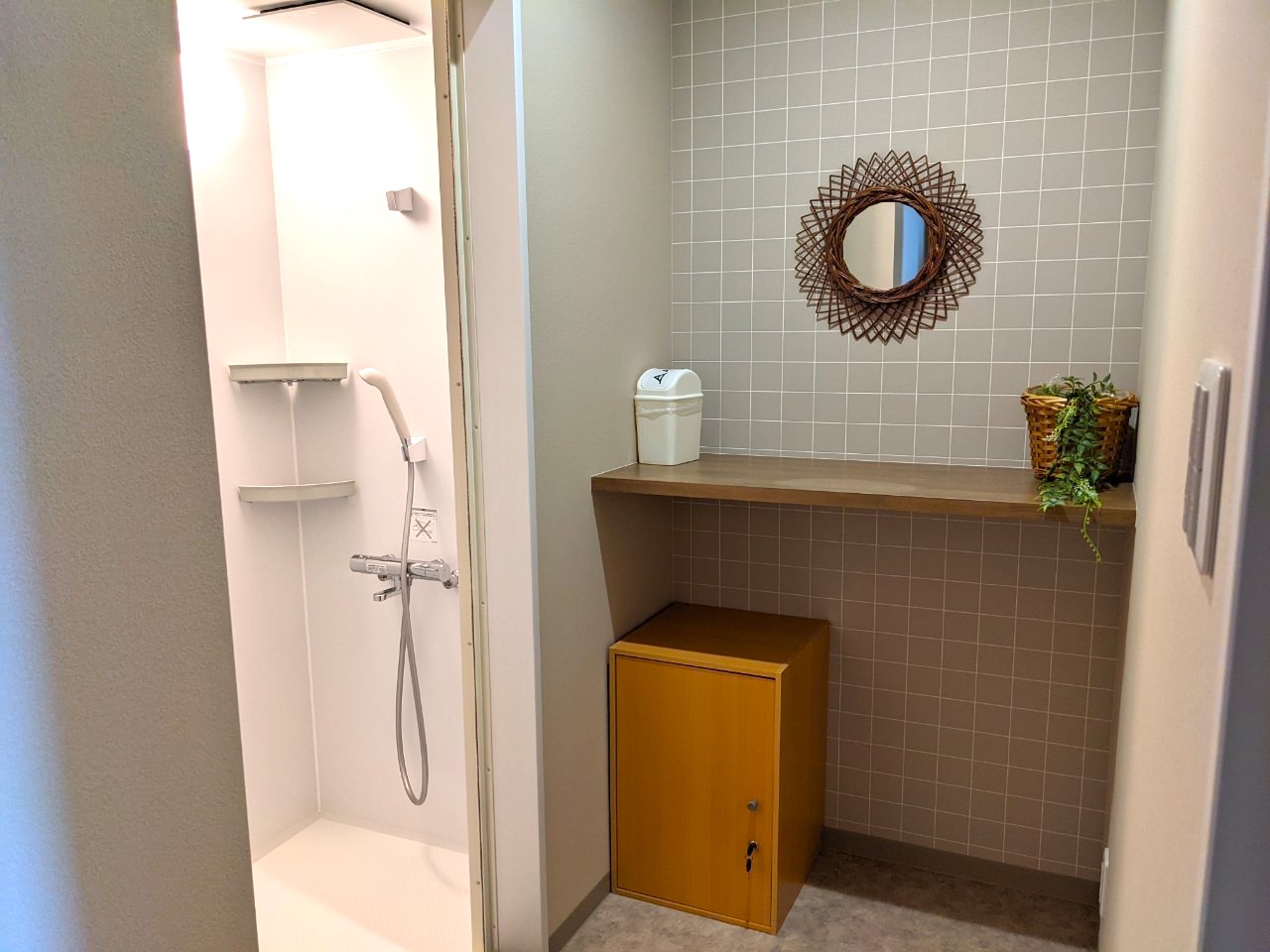 シャワールーム+脱衣場