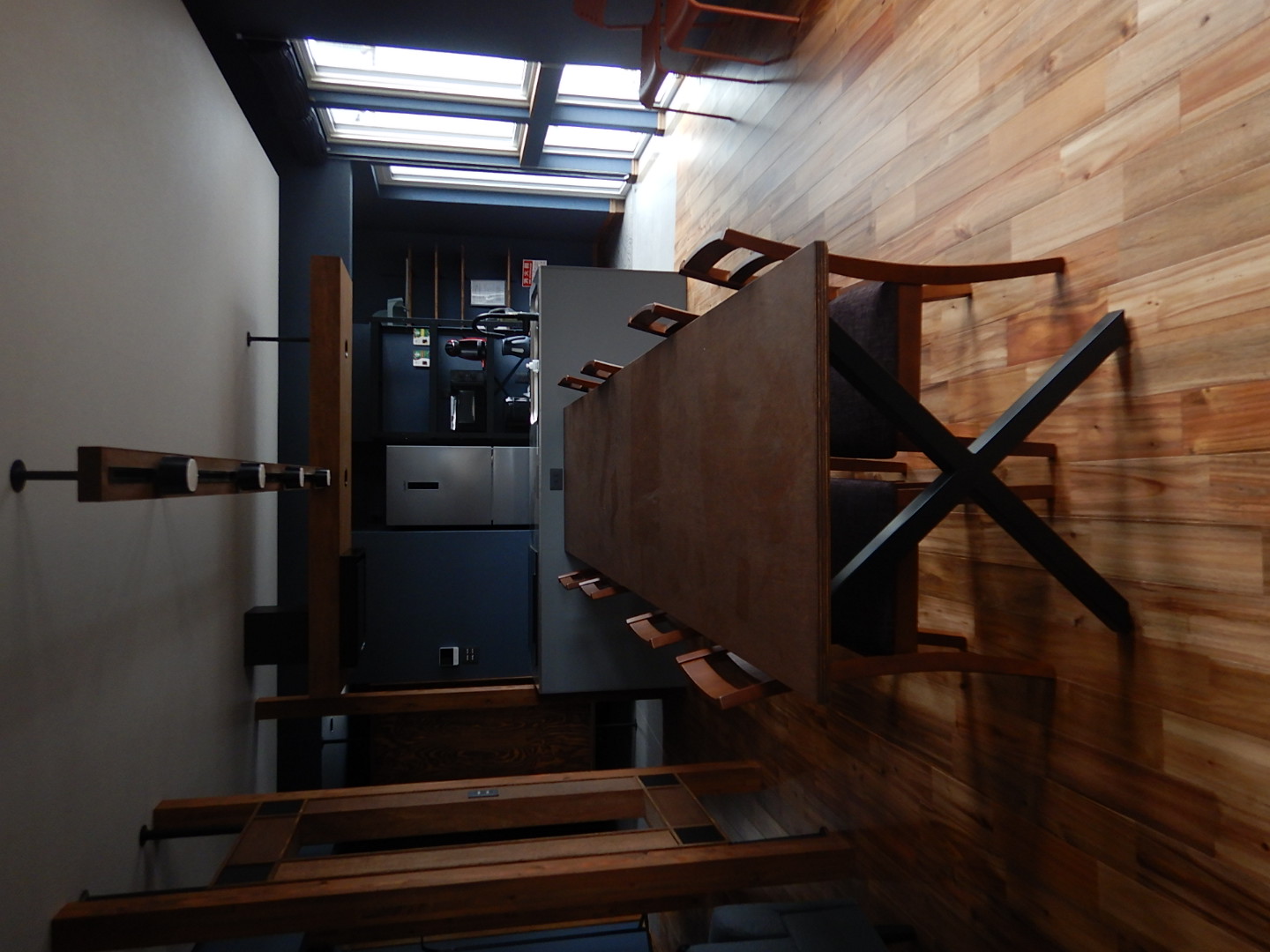 ３．６ｍのテーブル。大人数でのパーティやミーティングなどに。