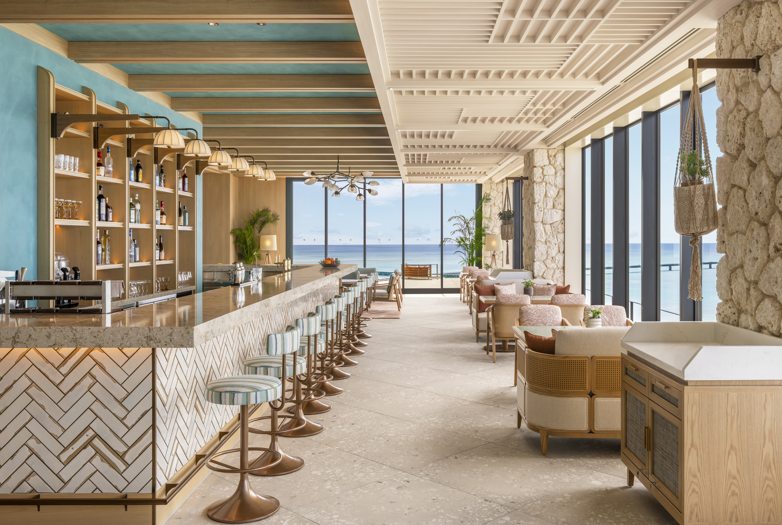 ルーフトップバー　SUNBEAR DAY CLUB（サンベア デイクラブ） 