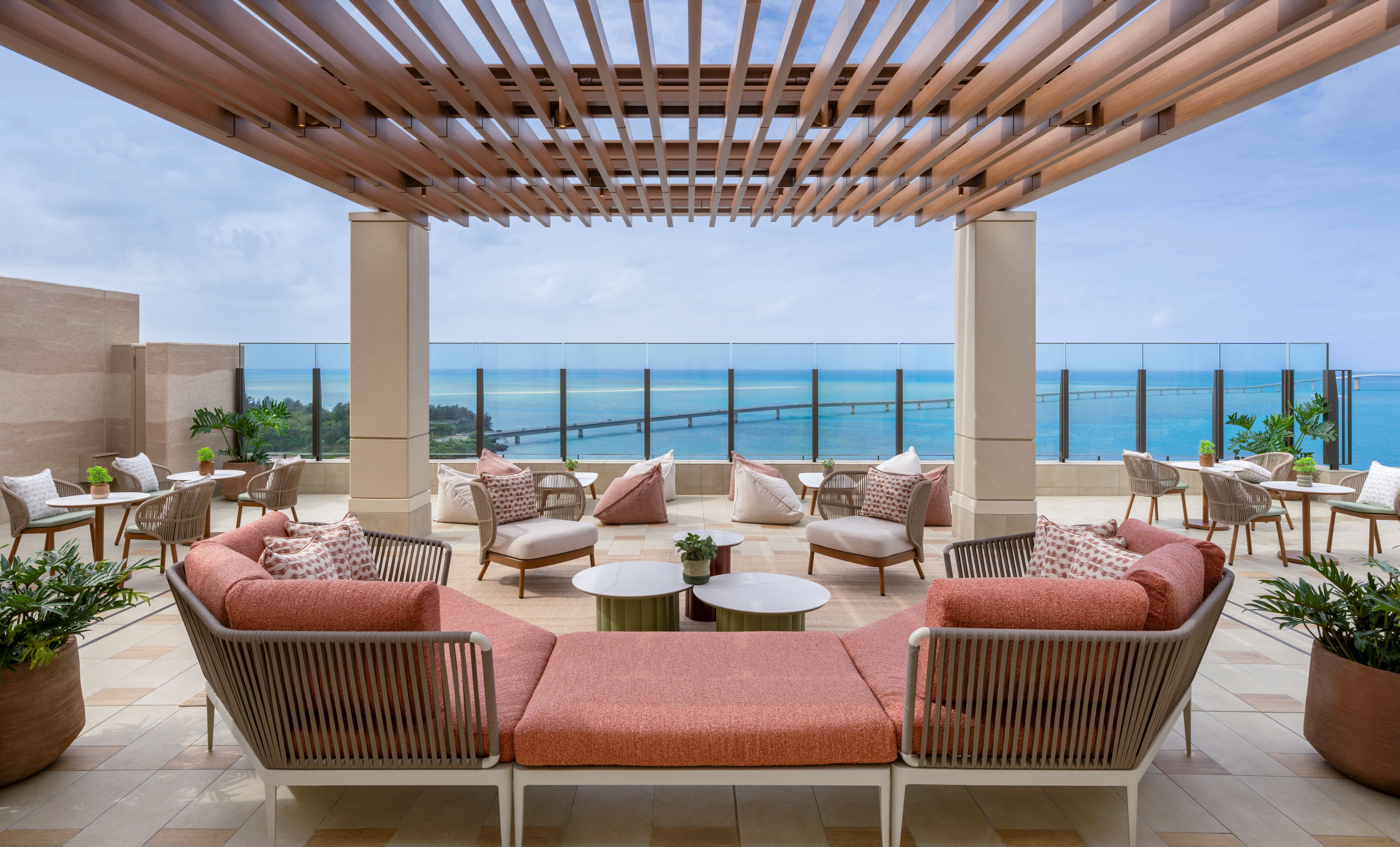 SUNBEAR DAY CLUB（サンベア デイクラブ） （ルーフトップバー）