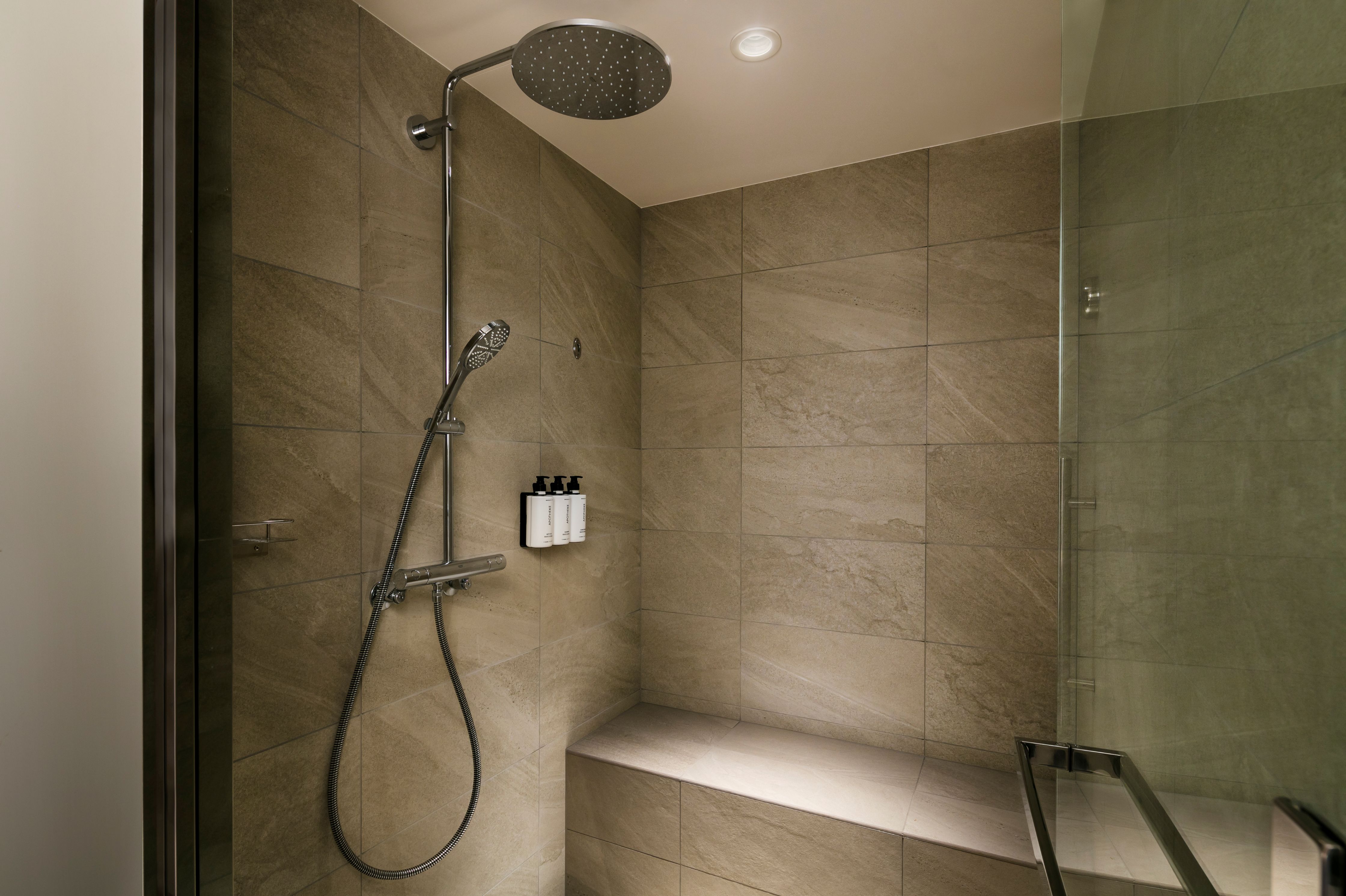 シャワールーム